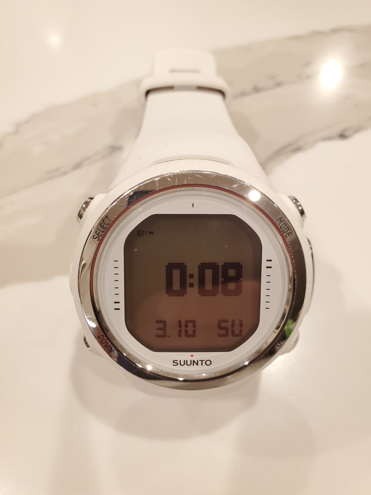 Suunto D4I Novo 44mm Case with Classic Buckle Silicone Dive Computer, White