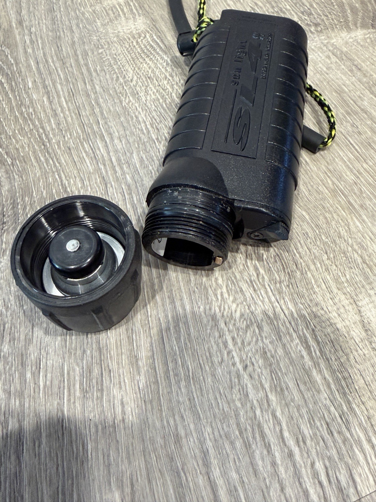 Underwater Kinetics Sun Light SL4 Underwater Scuba Dive Flashlight Black -PARTS!