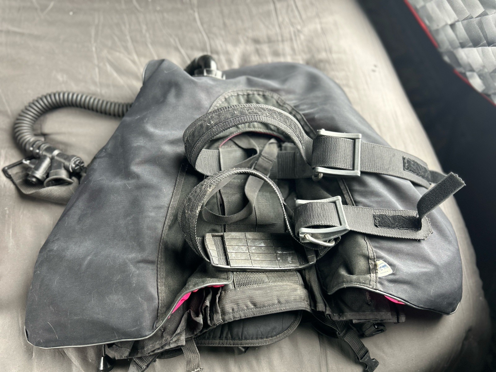 Zeagle System Scuba BCD Vest Size S Black/Pink w/ Inflator Hose & Pockets