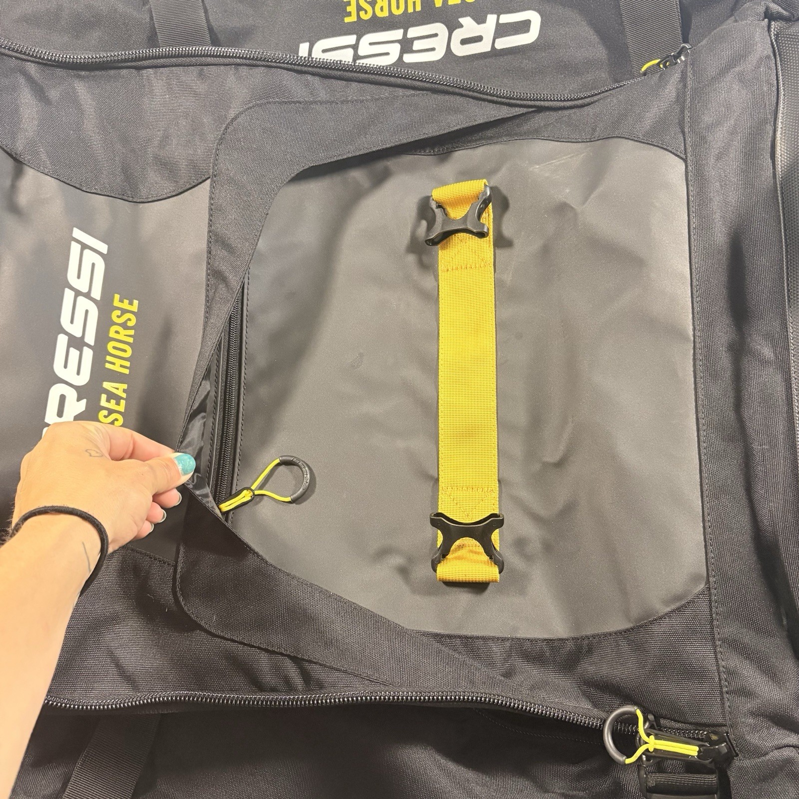 Cressi Sea Horse Scuba Travel Bag Rolling Backpack 152 Liters Vacation Snorkel