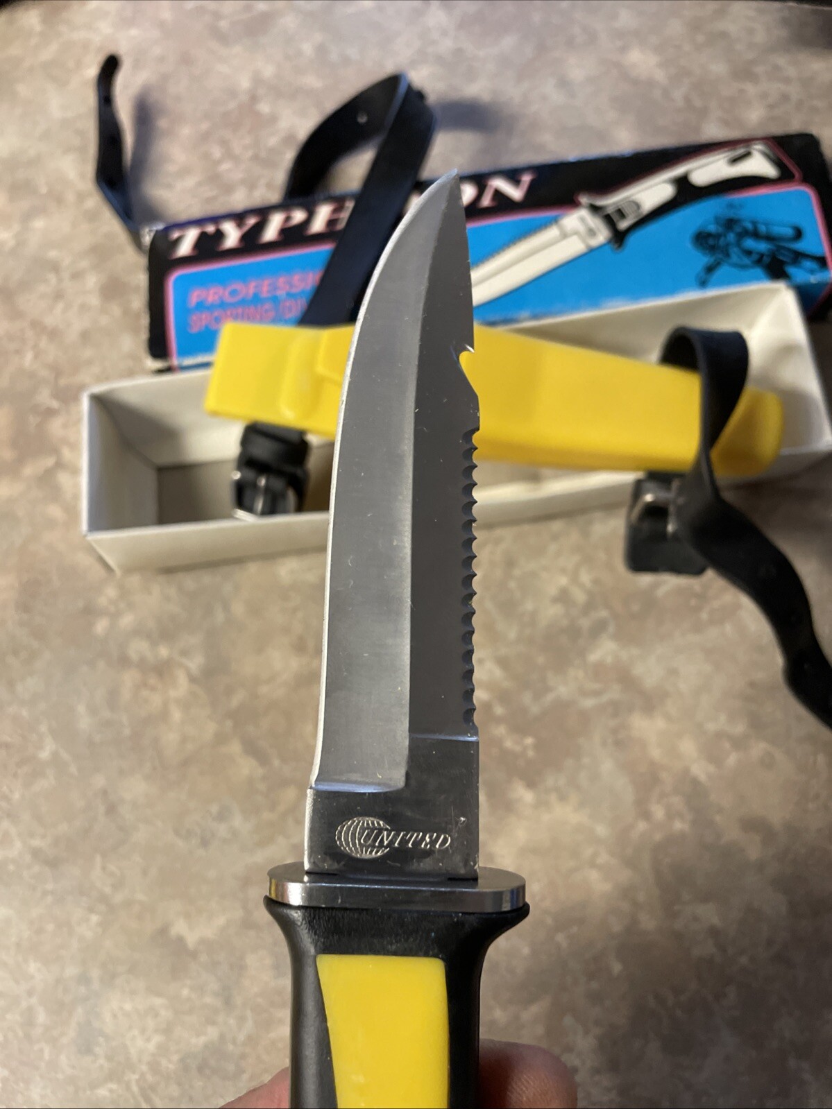 United Cutlery Typhoon professional sport/diving knife UC672