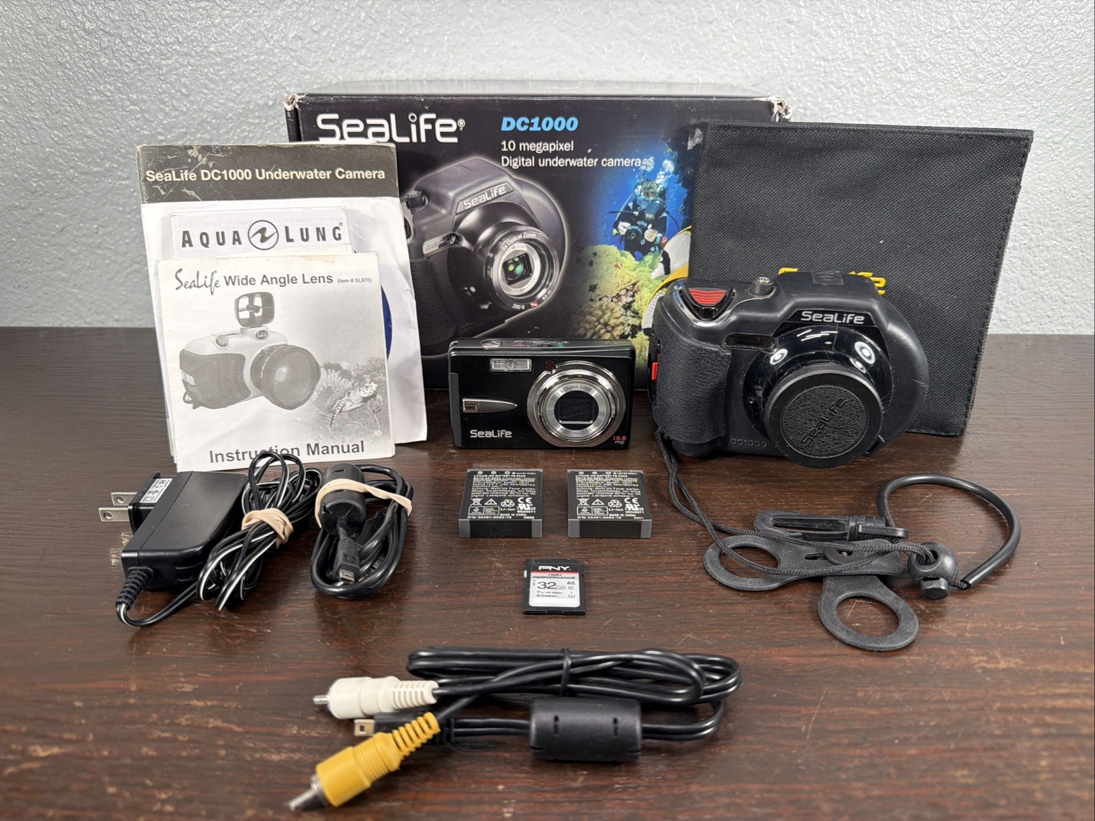 Sealife DC1000 Underwater Scuba Camera, Housing, Manuels, Accessories
