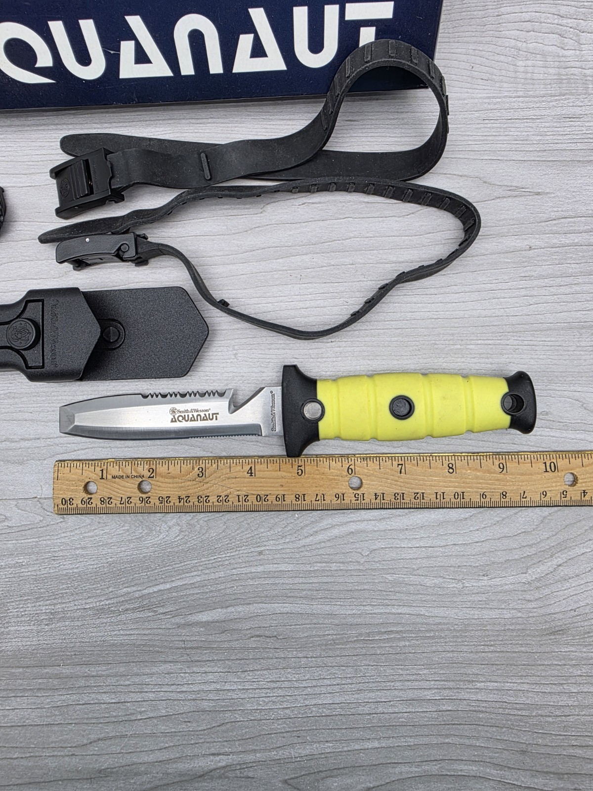 Smith & Wesson Aquanaut Diving CKDY Bullseye Diver’s Knife Yellow Excellent