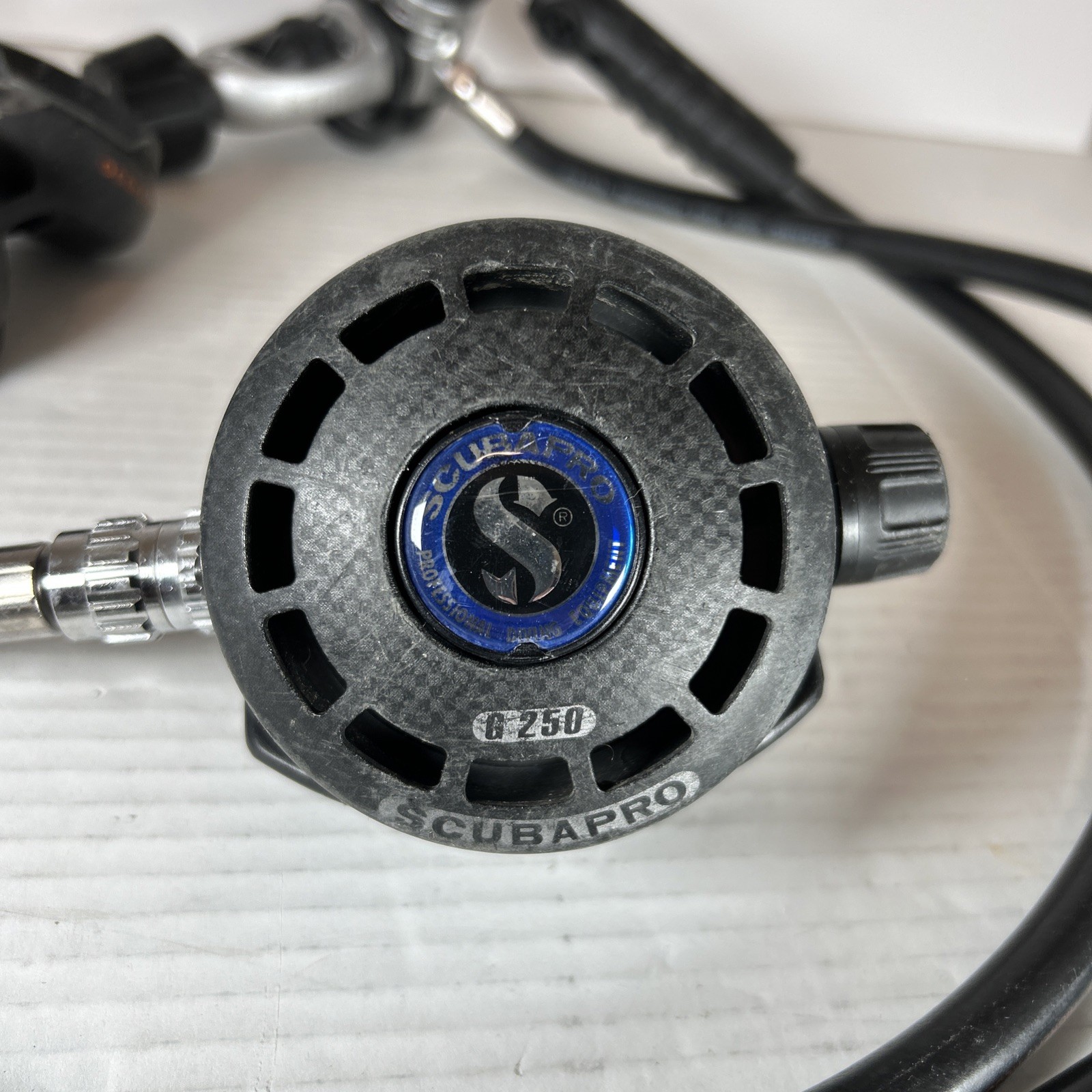 SCUBAPRO MK20 Regulator w/ OCEANIC SWIV2 Gauge Cluster, & G250 Second Stage