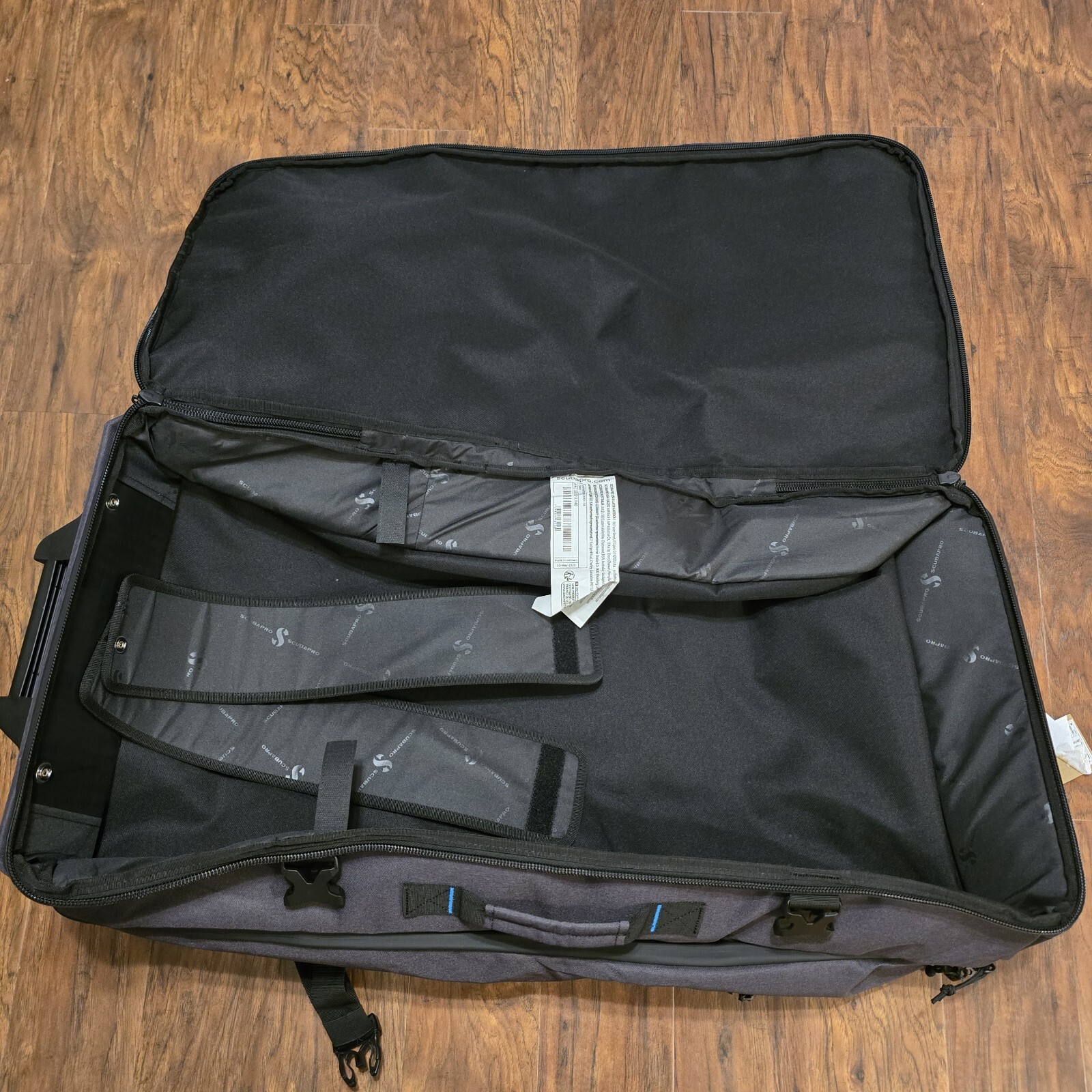 ScubaPro Definition Duo 118 Dive Bag Msrp $350 Gray With Travel Bag Cover
