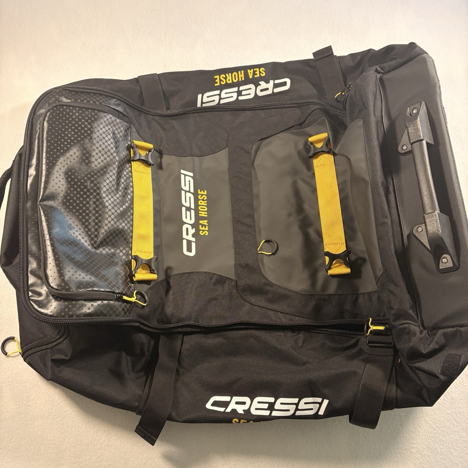 Cressi Sea Horse Scuba Travel Bag Rolling Backpack 152 Liters Vacation Snorkel