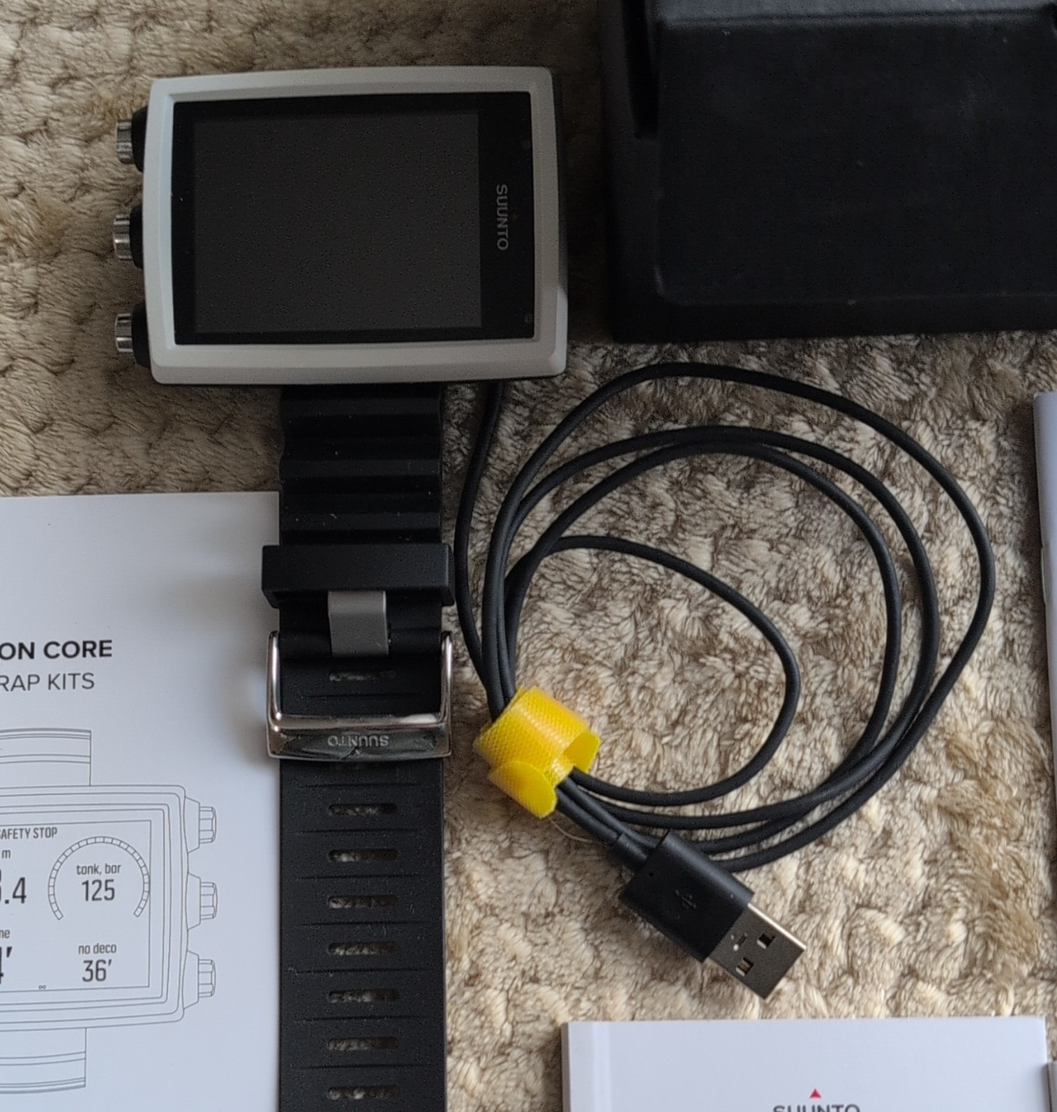 Suunto EON Core Dive Computer with Accessories and Original Box – WHITE