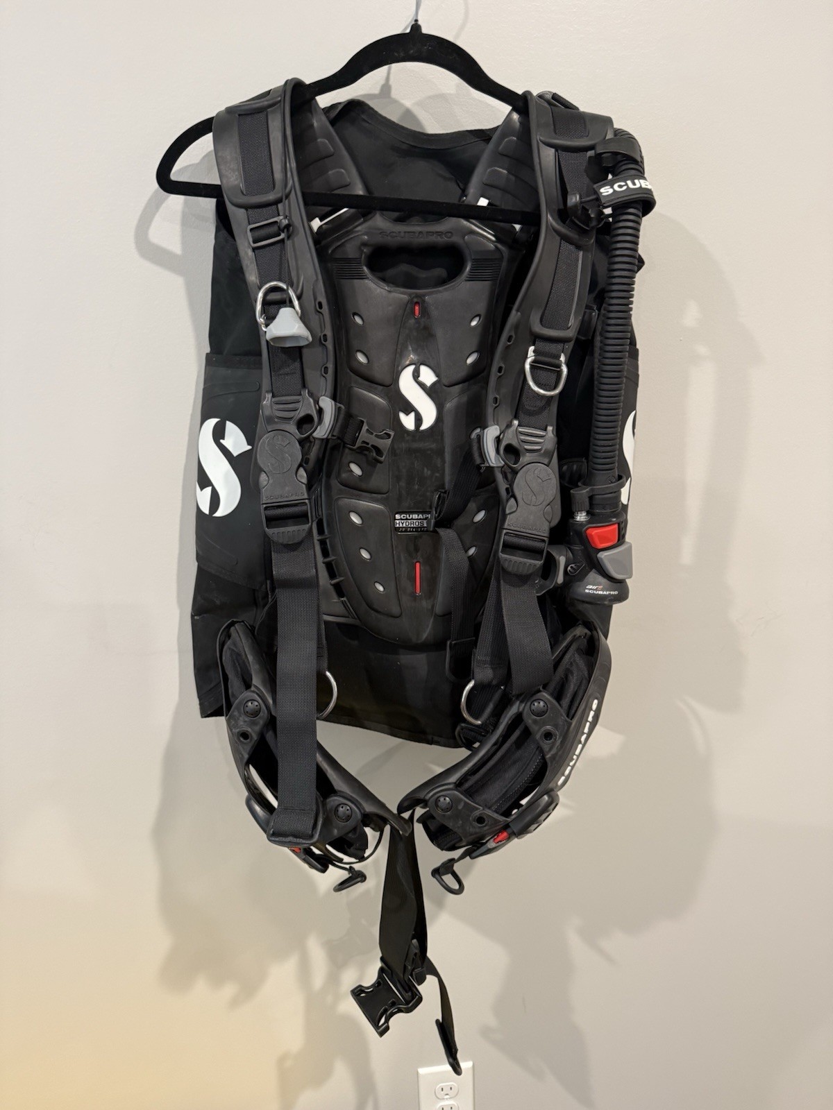Scubapro Hydros Pro Men’s BCD w/ Air 2 (Gen V) – XL/XXL – Black