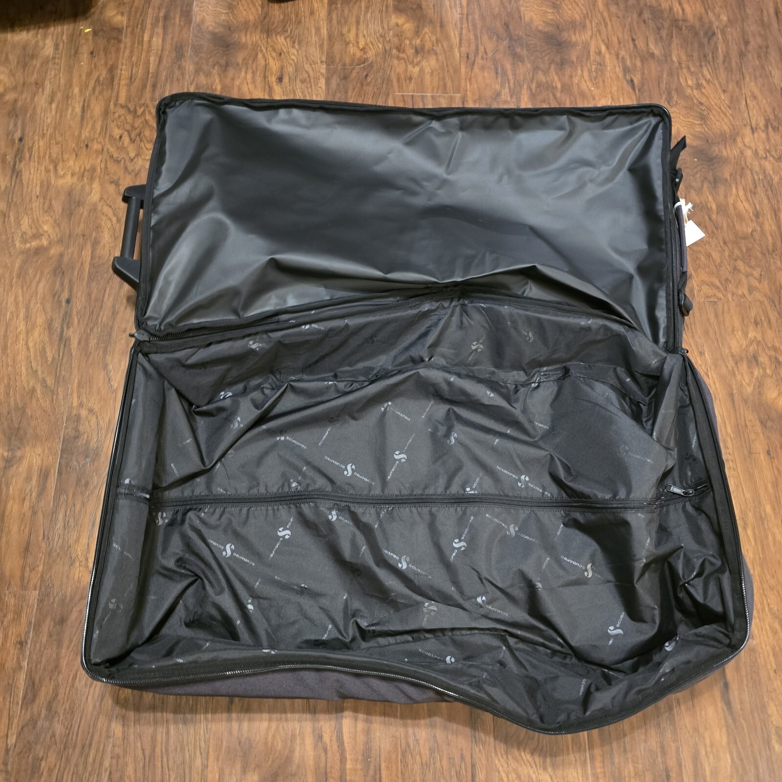 ScubaPro Definition Duo 118 Dive Bag Msrp $350 Gray With Travel Bag Cover