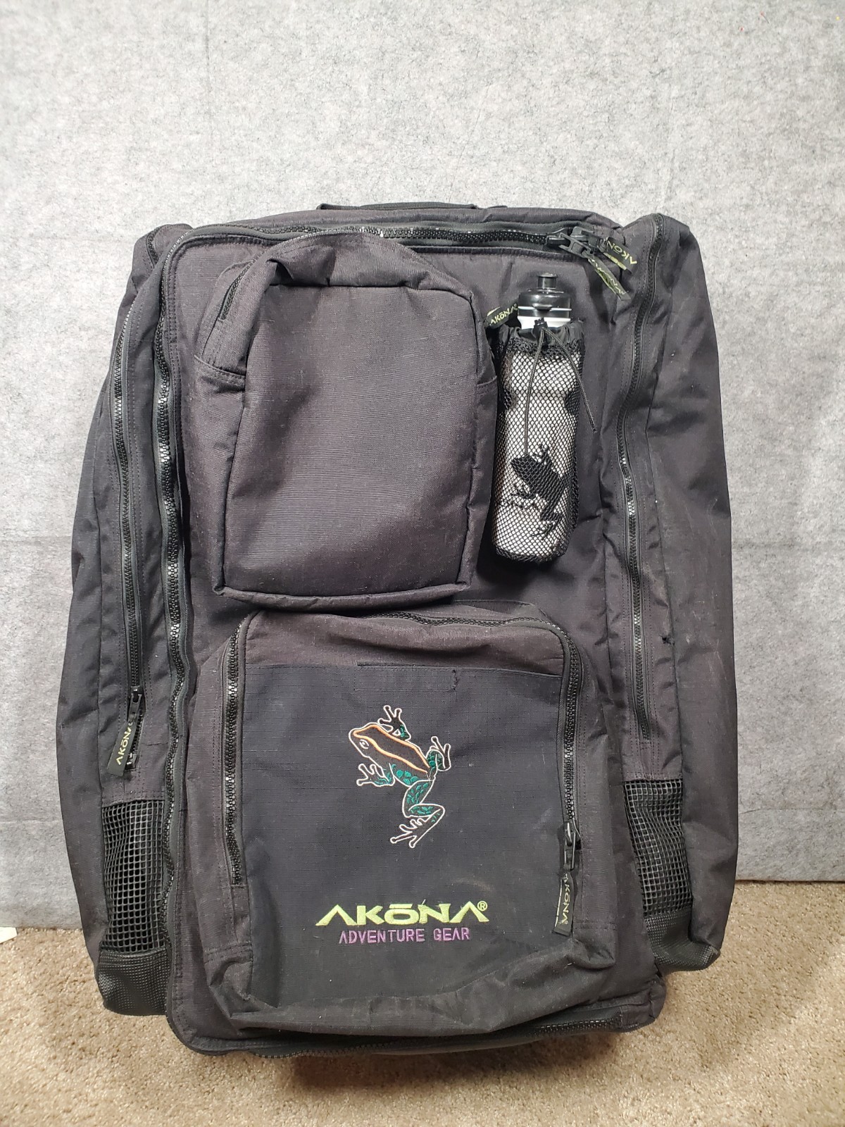 Akona Adventure Gear 31x15x15 XL Travel Dive Scuba Roller Bag Black Rain Cover