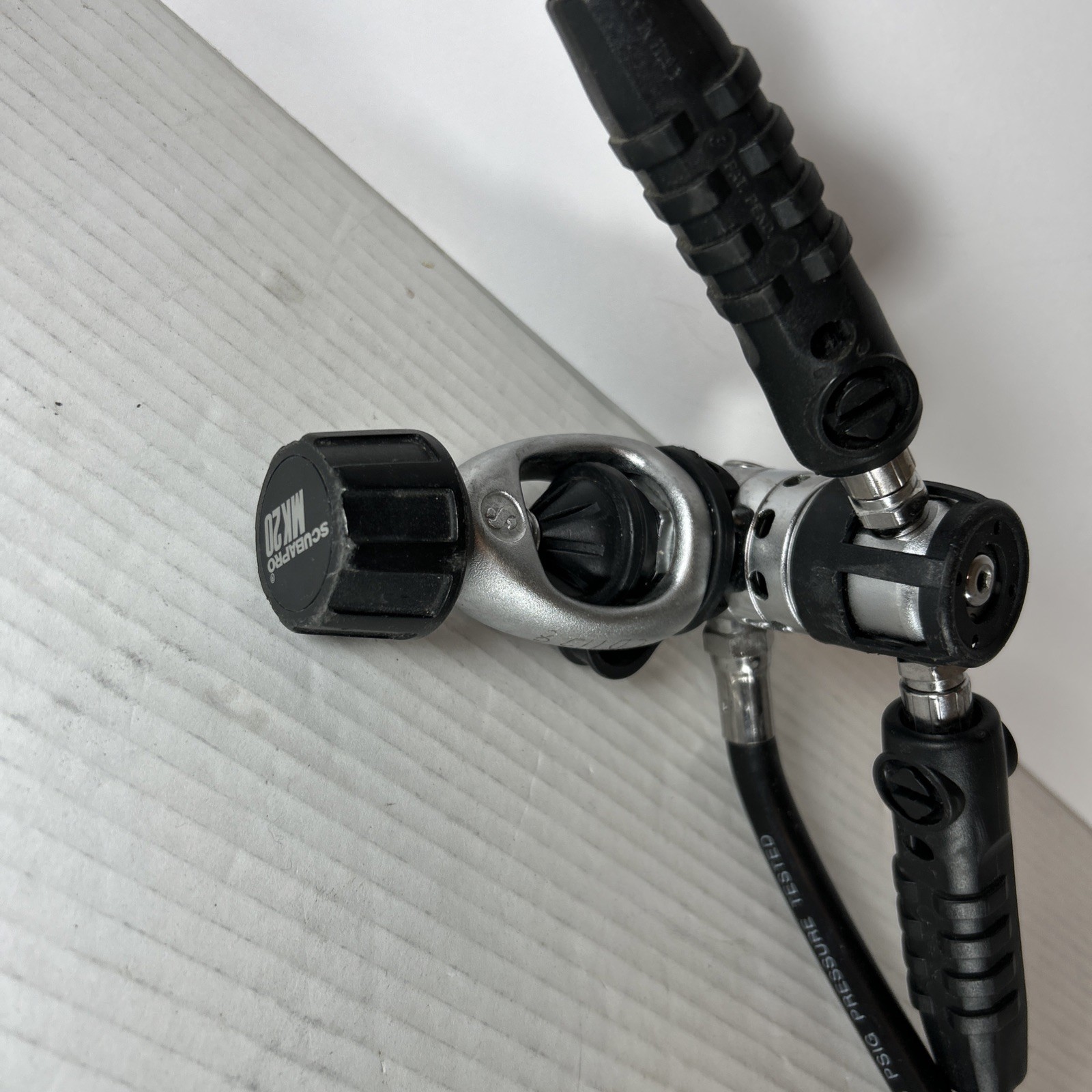 SCUBAPRO MK20 Regulator w/ OCEANIC SWIV2 Gauge Cluster, & G250 Second Stage