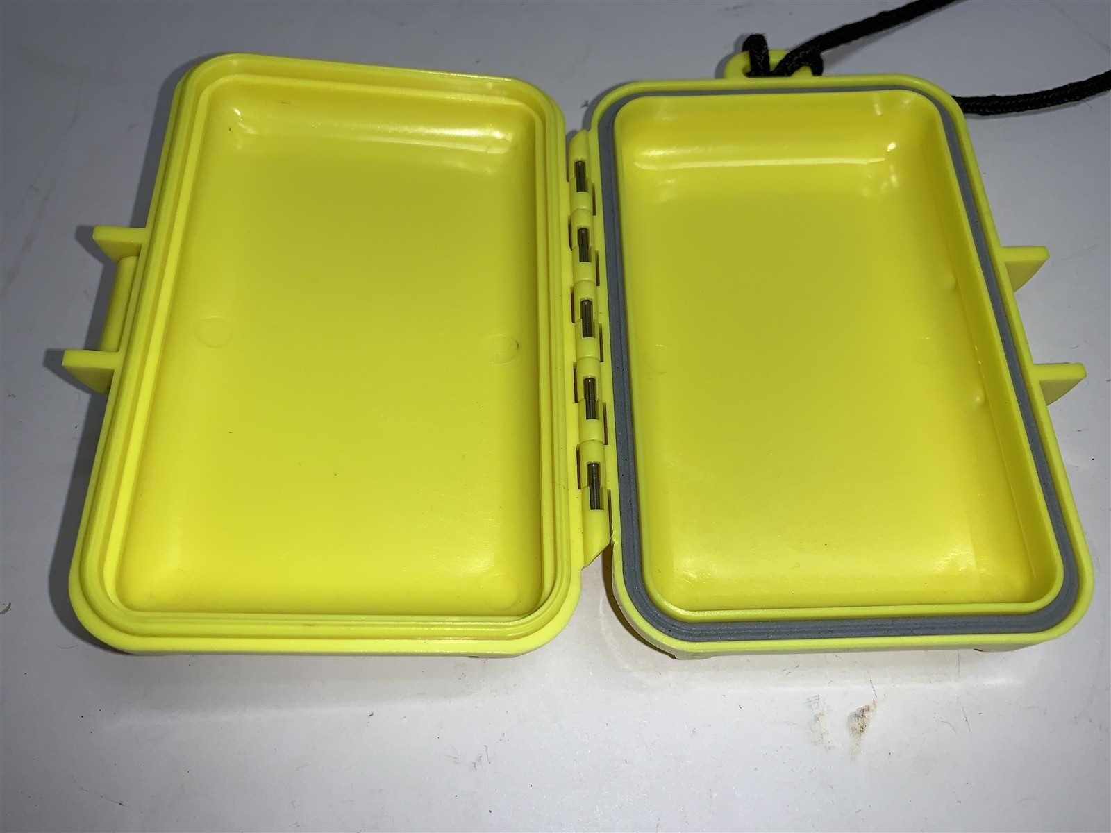 Otter Box Waterproof Scuba Driver Case Yellow 2000 Used Dry Box Storage