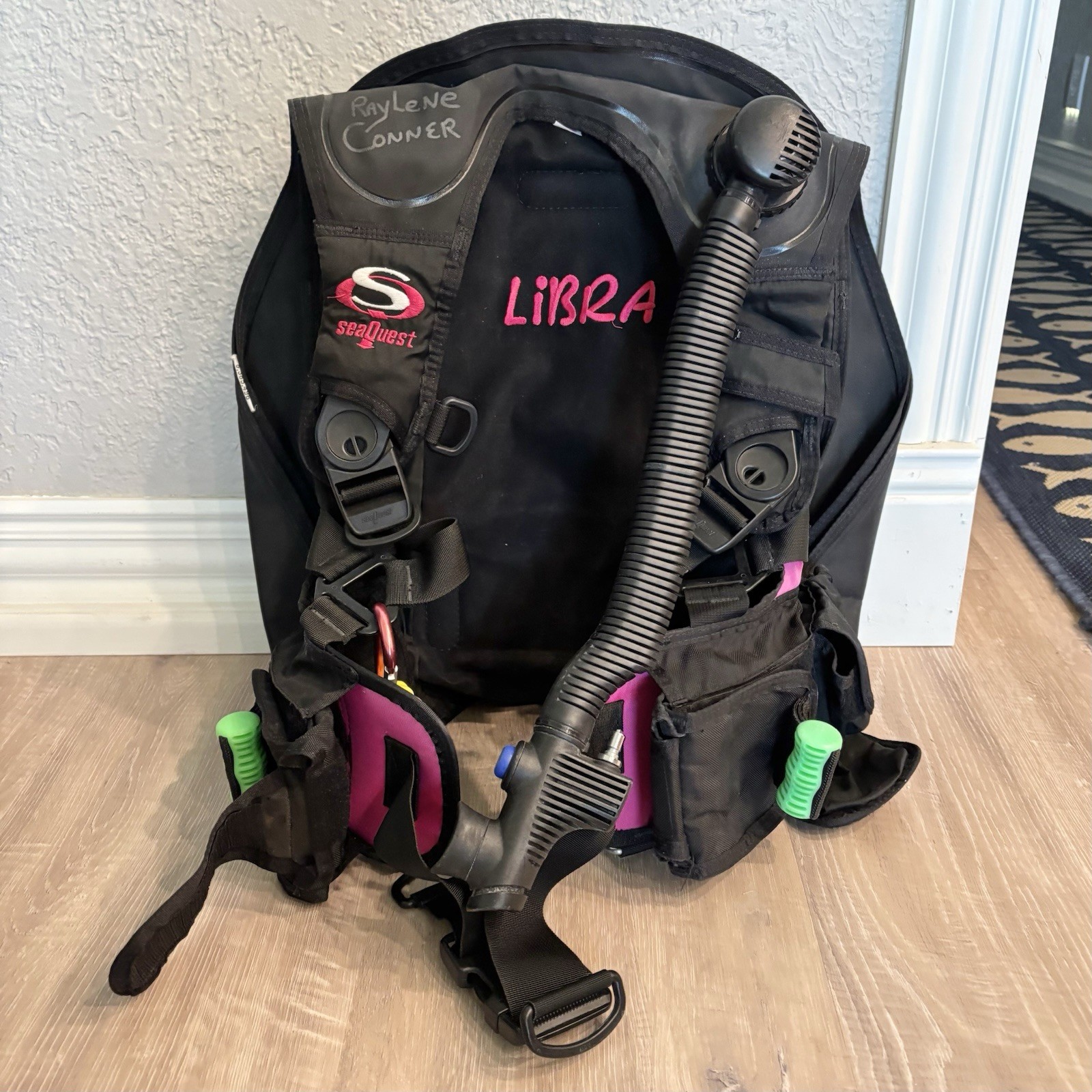 SeaQuest Libra BCD Buoyancy Compensator Women’s Scuba Dive Jacket Pink Black S