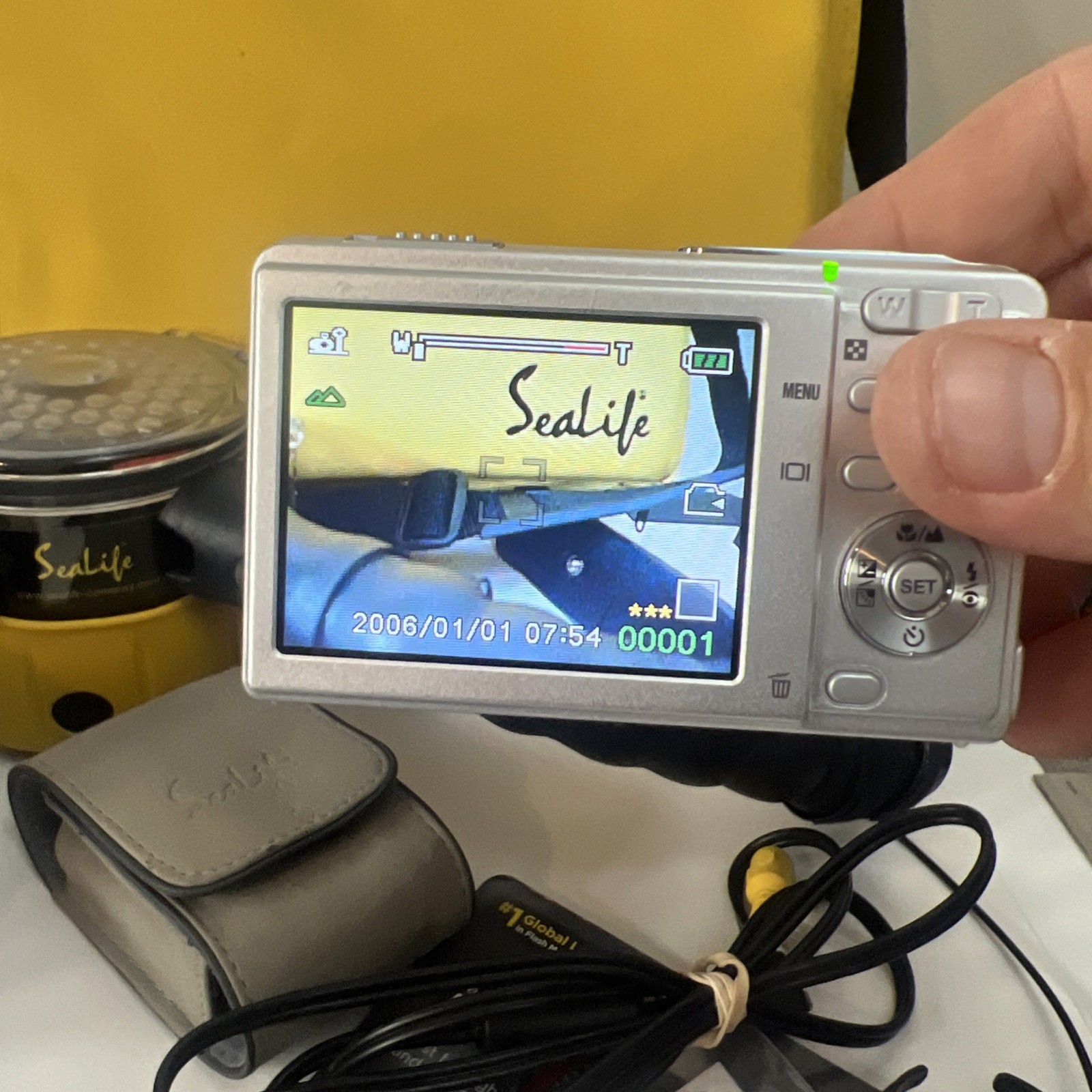 Sealife DC600 Camera w/ Dive Case Battery Charger & SL960D Flash – WORKING