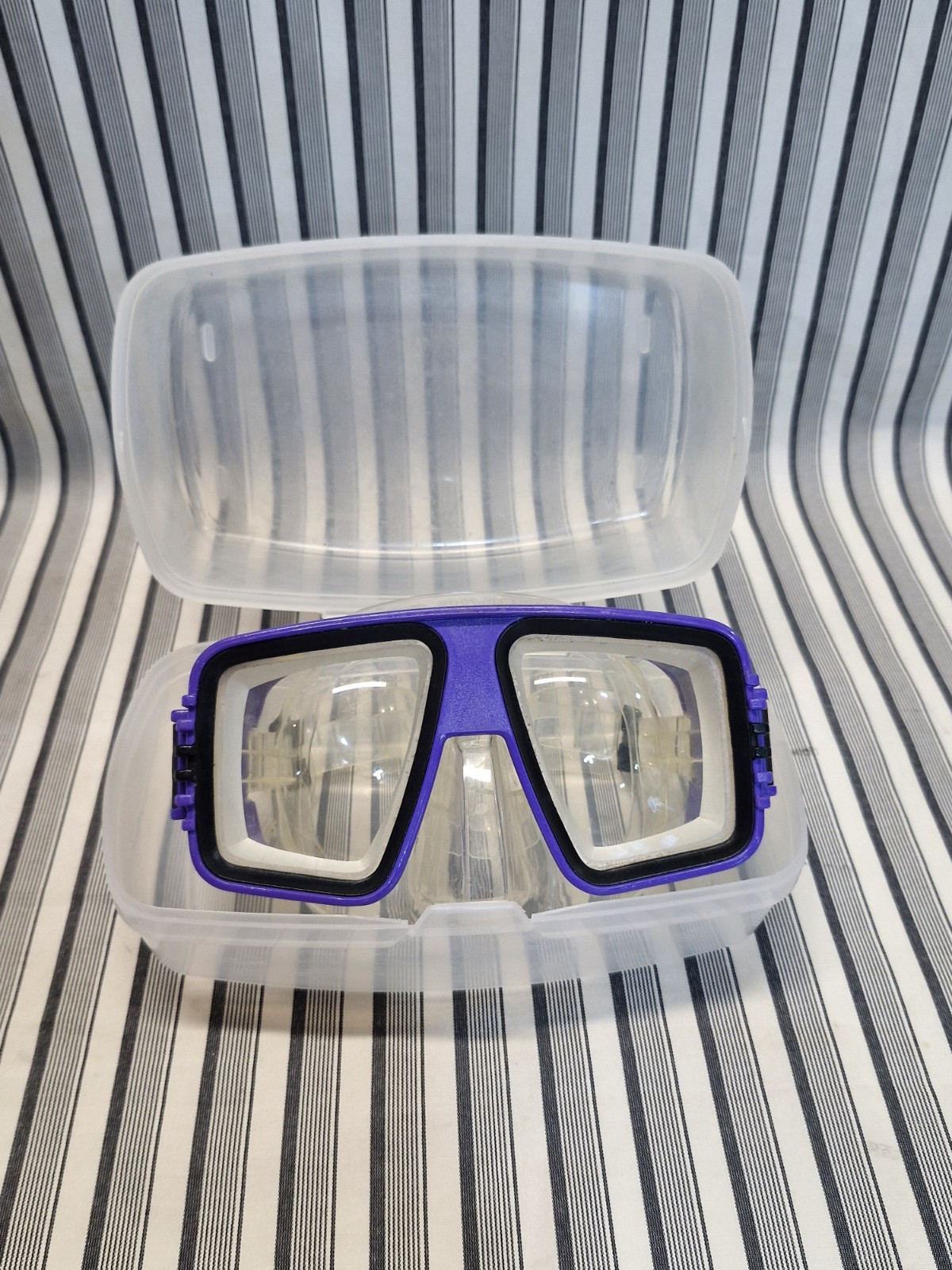 US Divers Hawaii 2 Snorkeling Diving Mask Purple Clear Adult w/ Storage Case