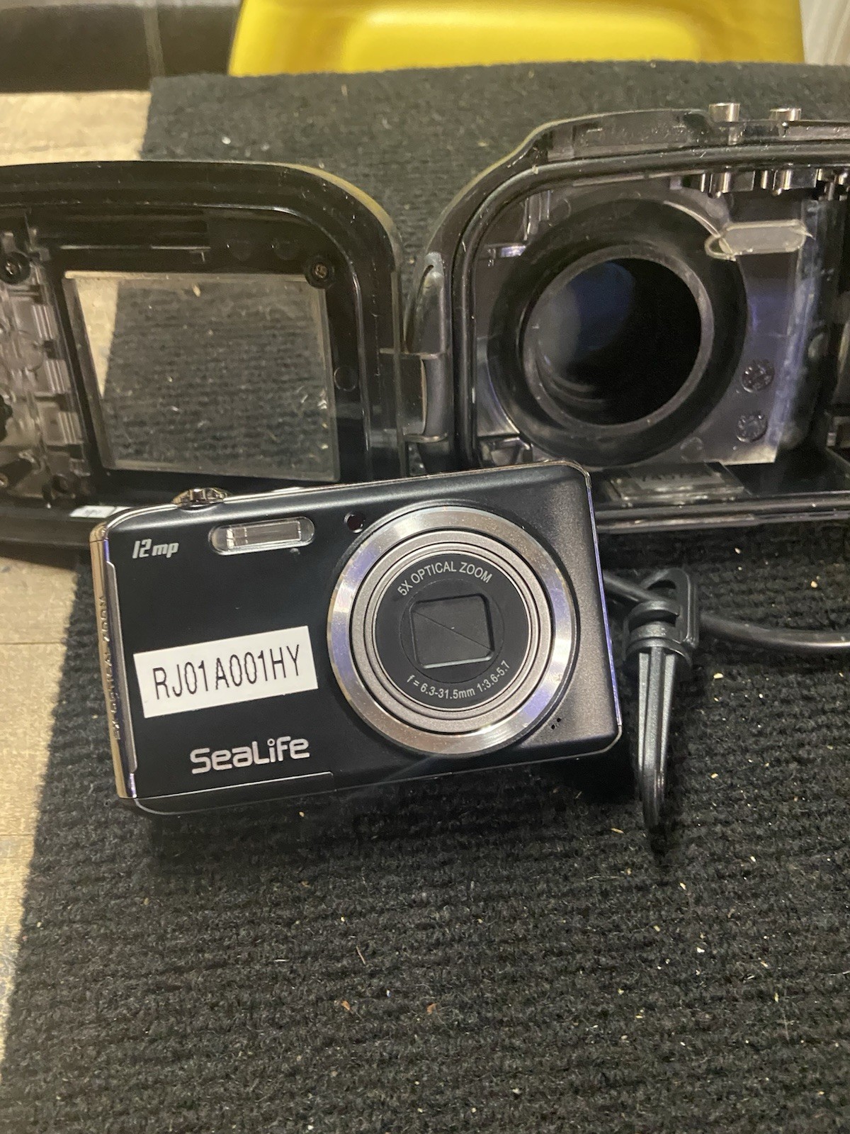 SeaLife DC1200 12mp Diving Camera With Casing No charger/ No battery UNTESTED