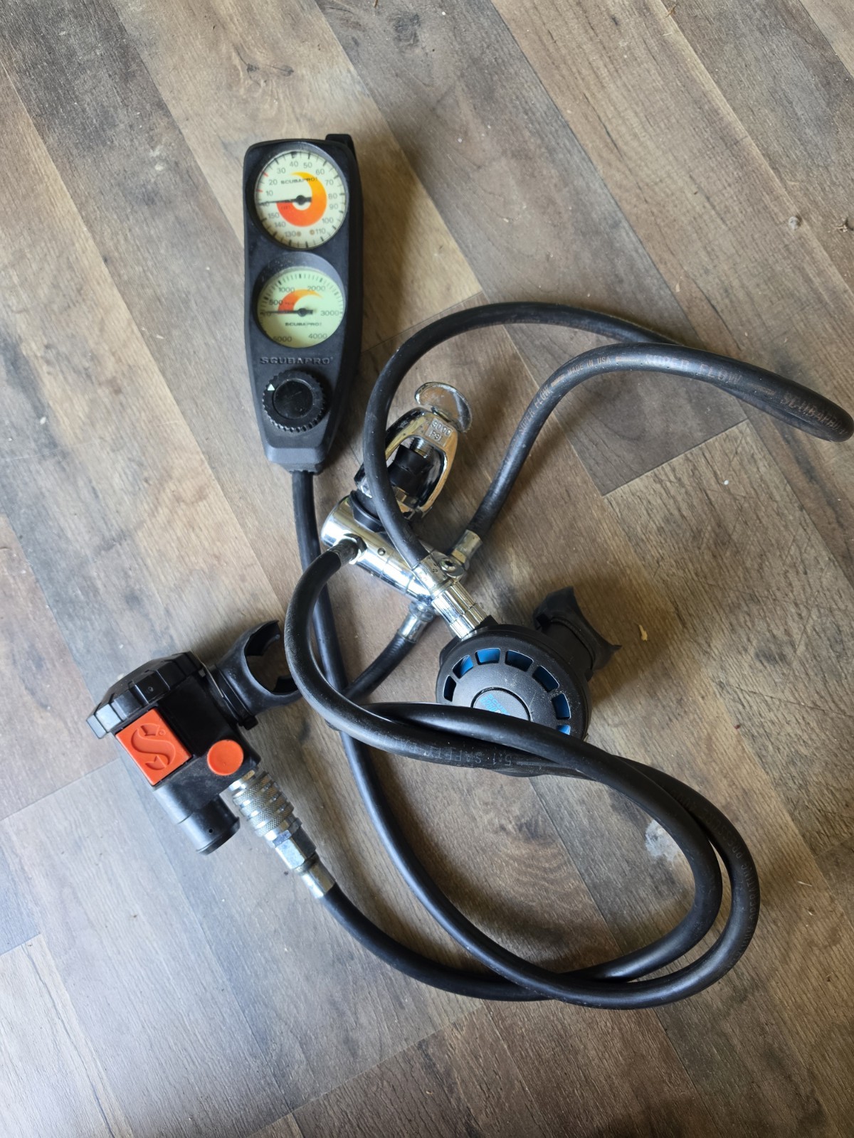 Scubapro G250 Scuba Regulator Set with Pressure and Depth Gauges