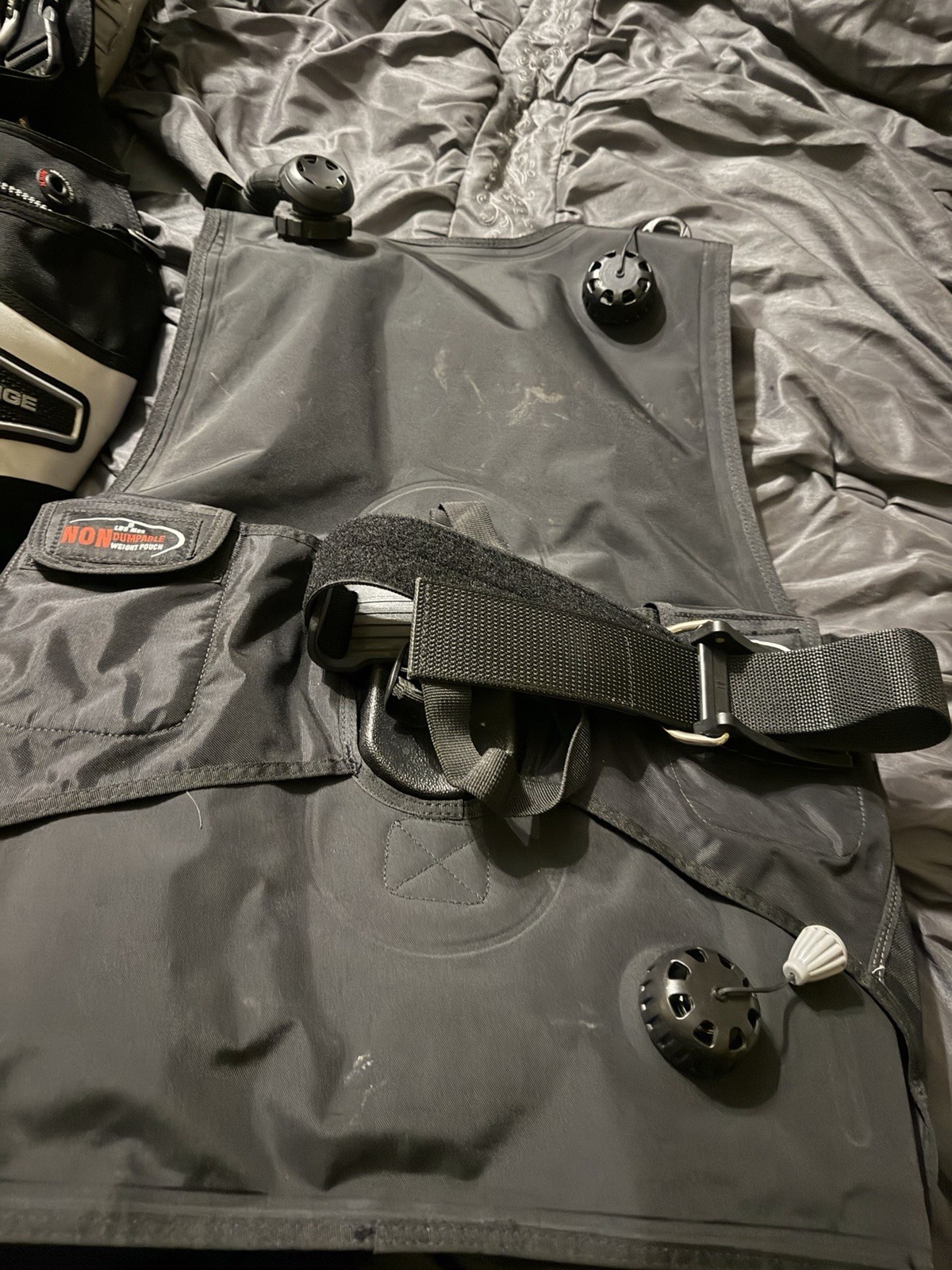 AERIS EX 100 Buoyancy Compensator Vest Large Scuba Diving BC Black