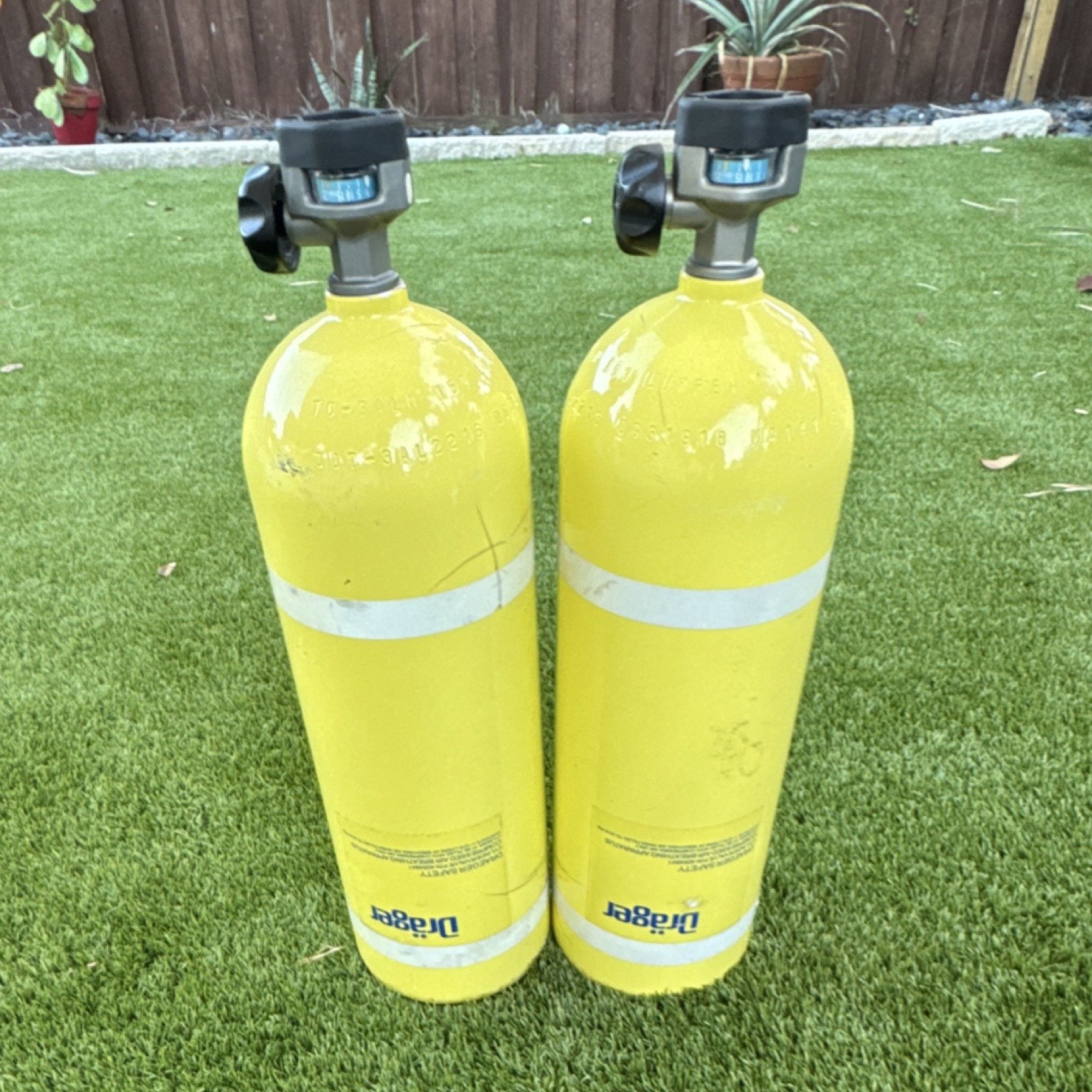 Dräger Luxfer ALM 655 Pair of Yellow Aluminum Scuba Tanks 3AL2216