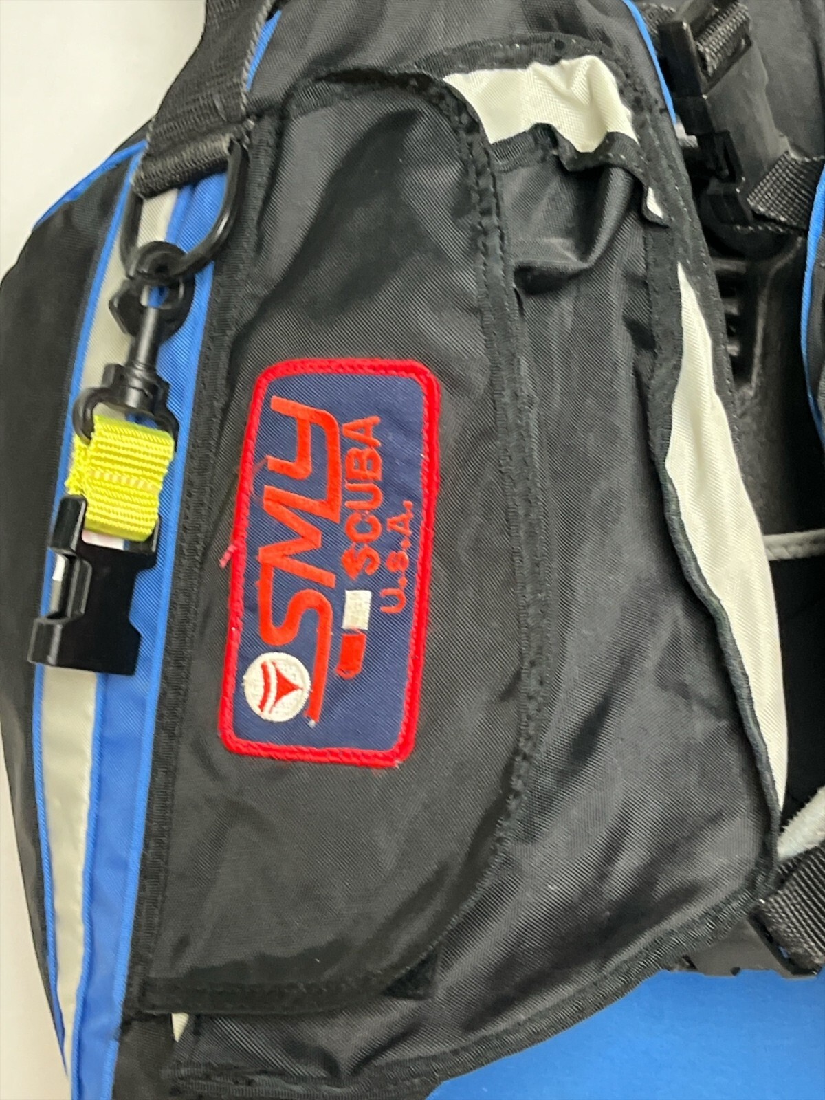 SMY Scuba U.S.A. Buoyancy Compensator Vest Large 45 Lbs Capacity Black & Blue