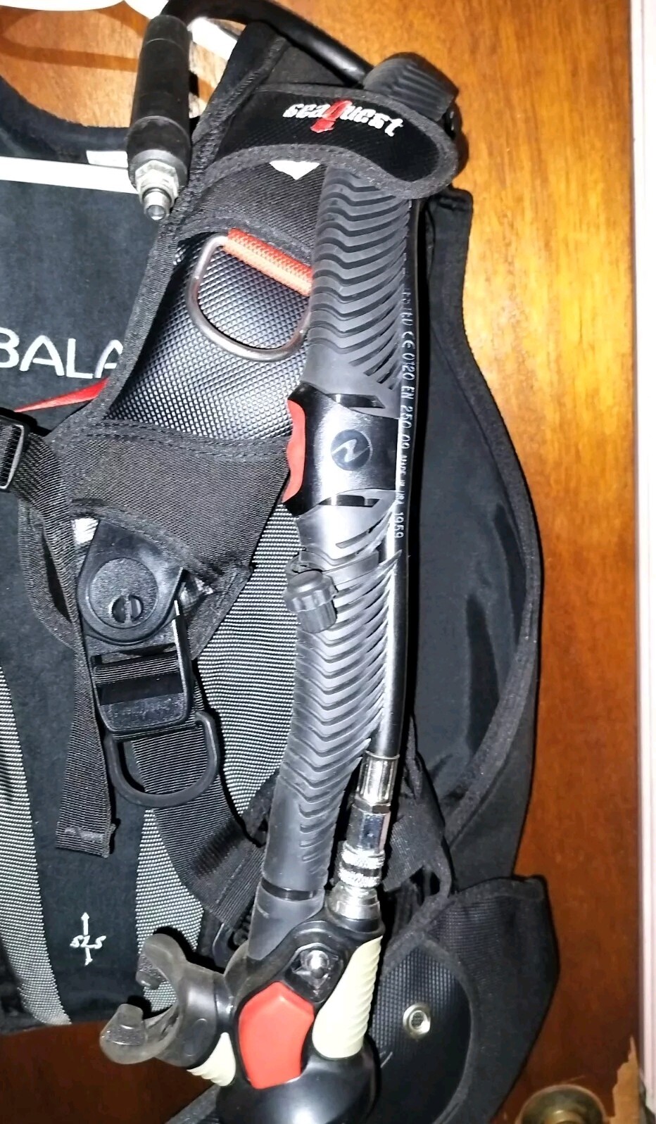 SeaQuest Balance by Aqua-Lung ~ Weight-Integrated BCD for Scuba Diving ~ LG~NOS