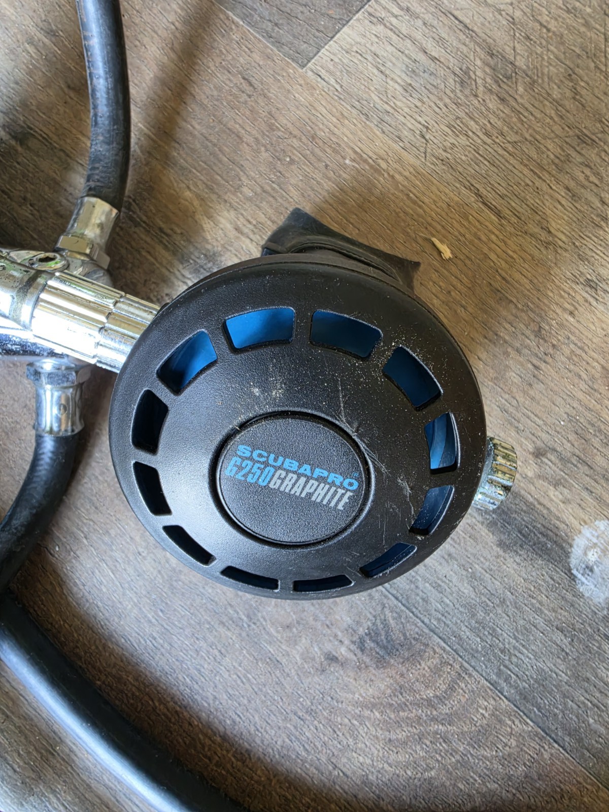 Scubapro G250 Scuba Regulator Set with Pressure and Depth Gauges