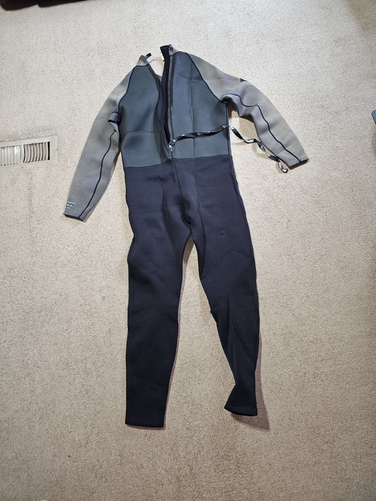 Scuba Gear Lot/Bundle: BCD Vest, Regs, Gauge, tank, Fins, Wetsuits, Mask, Gloves