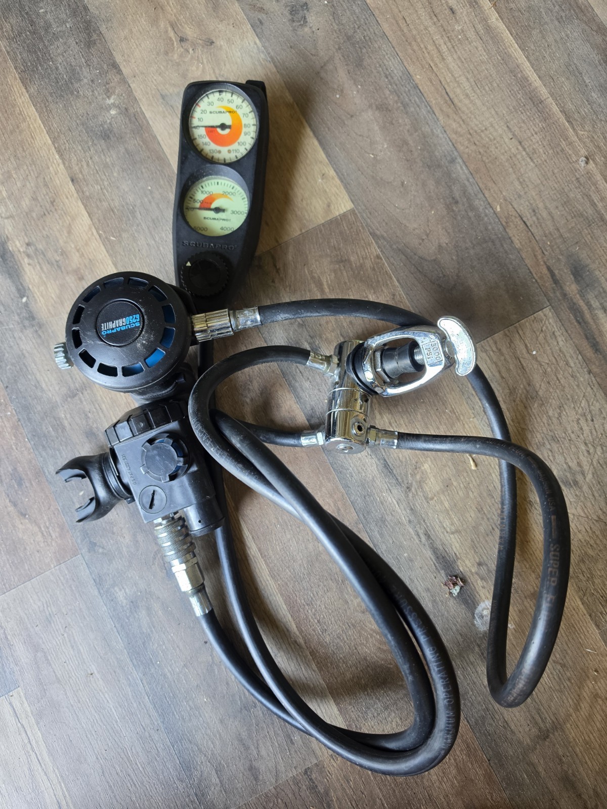 Scubapro G250 Scuba Regulator Set with Pressure and Depth Gauges