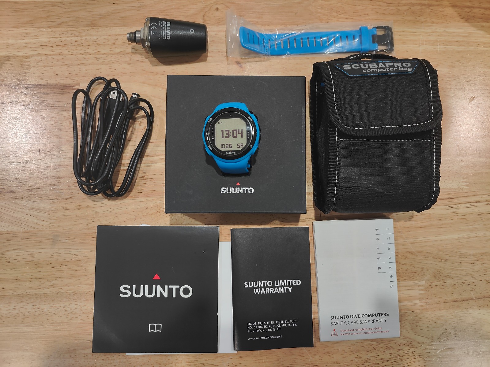 Suunto D4i Dive Computer with Transmitter, Box, Case, Manuals, Cable TESTED GOOD