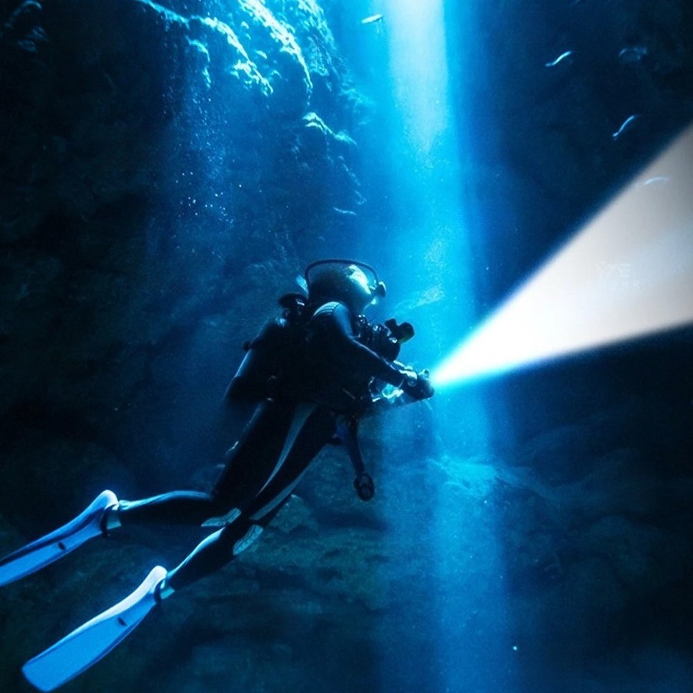 3000LM Dive Torch P70 Diving Flashligh Battery Underwater Diving Fishing Lamp