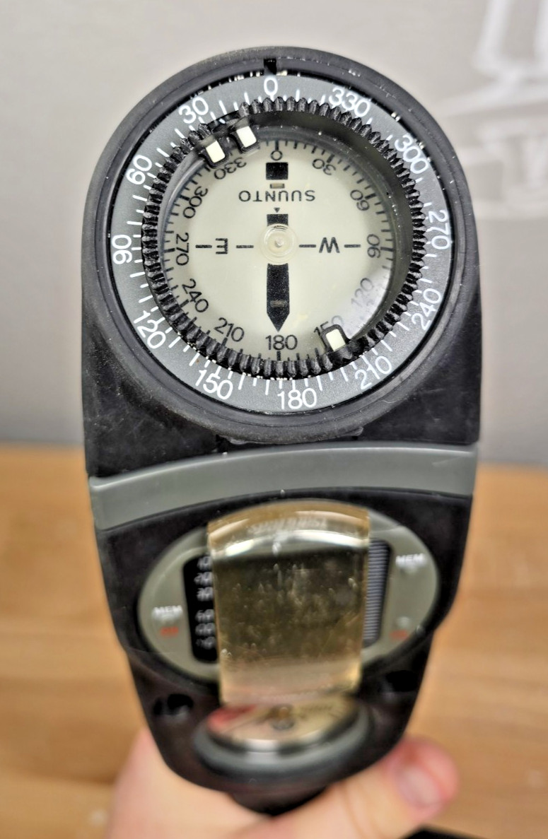 Suunto Seaquest Gauge Console SM-26 Solution Computer, Compass SPG Hose Case