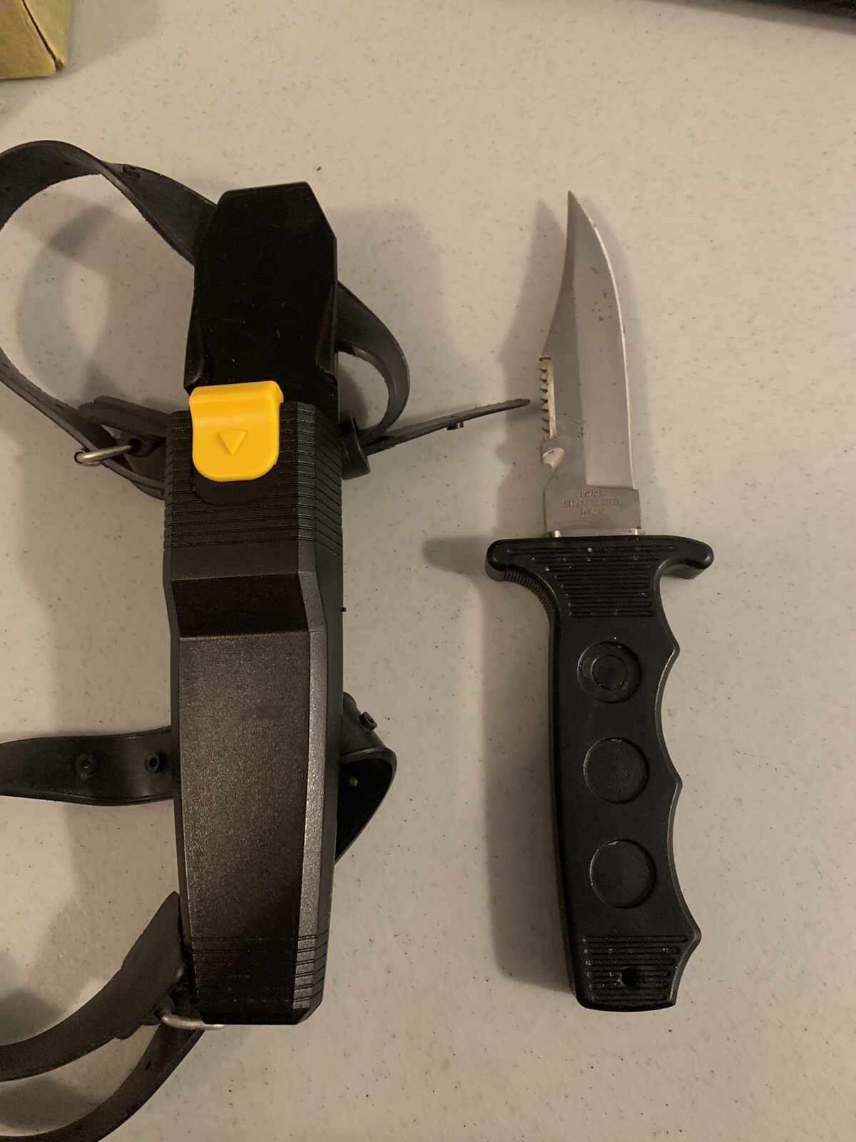 Vintage United Stainless Steel Dive Knife With Locking Sheath And Straps
