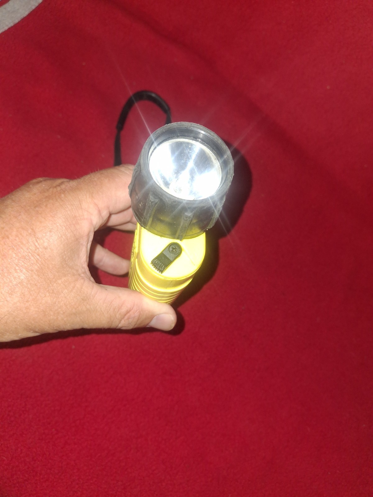 Underwater Kinetics Sun Light SL4 Diving Light Hi Vis Yellow Uses 4 C batteries