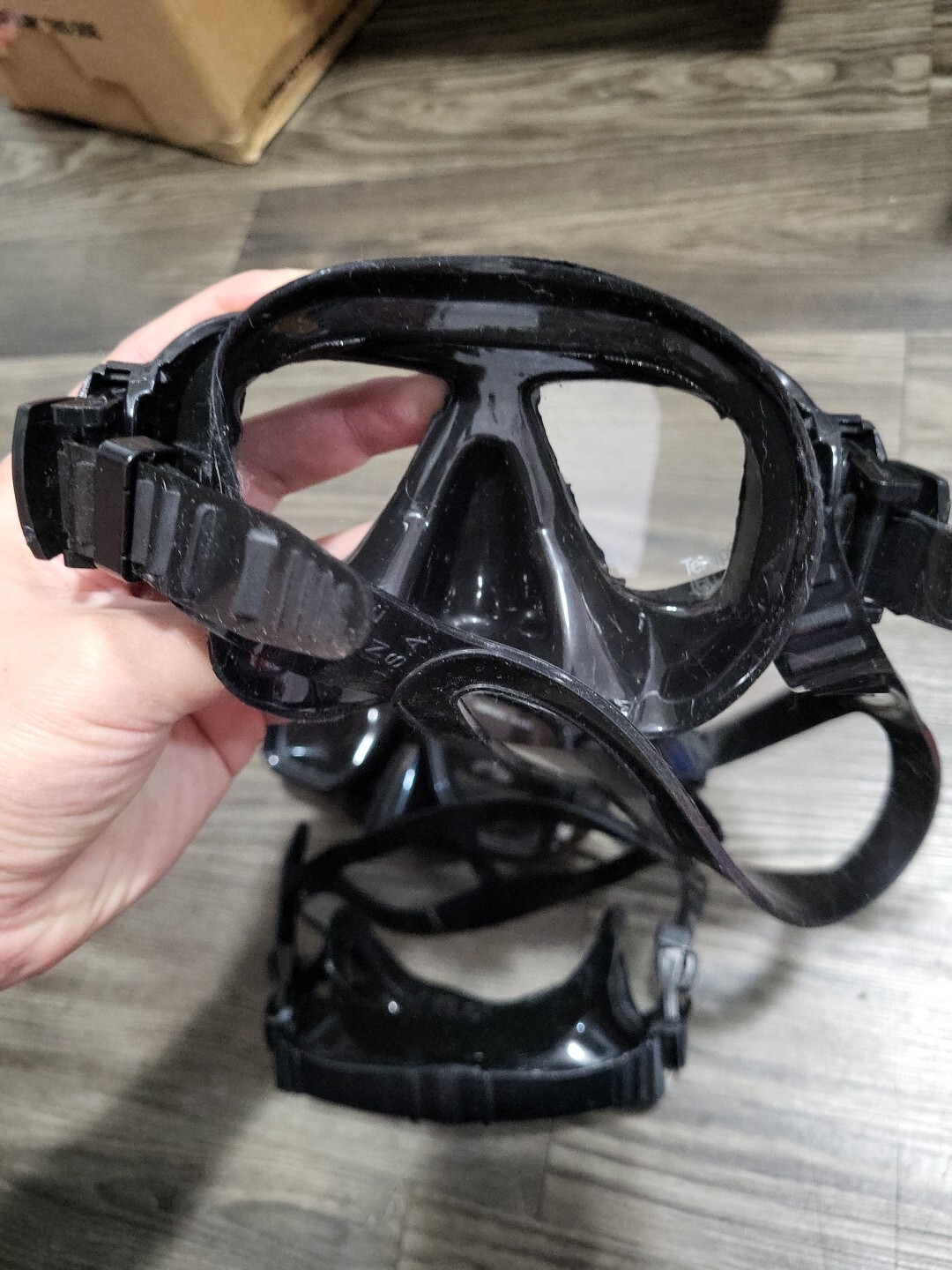 SEA SNORKLE MASK 2 ADULTS SIZE AND ONE KID SIZE