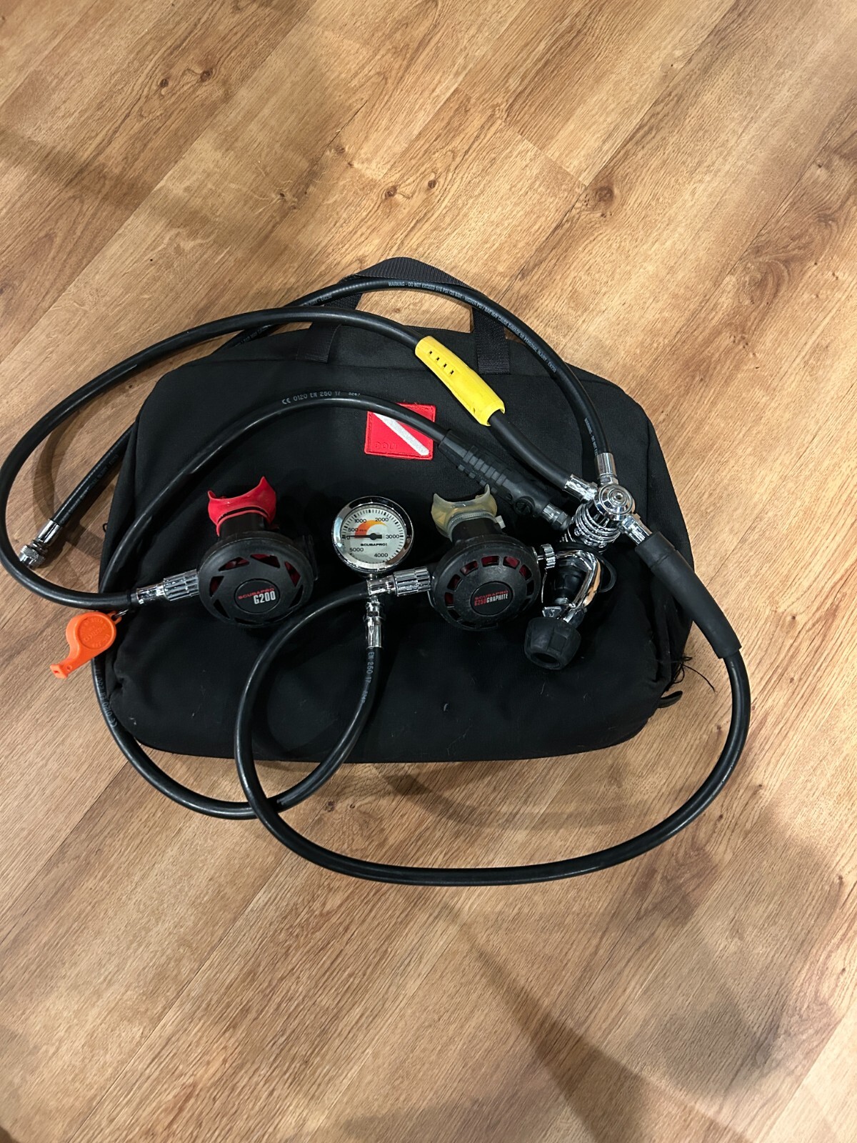 Scubapro Mk250 Evo, G250 Graphite, G200, Pressure Gauge w/ Regulator Travel Bag