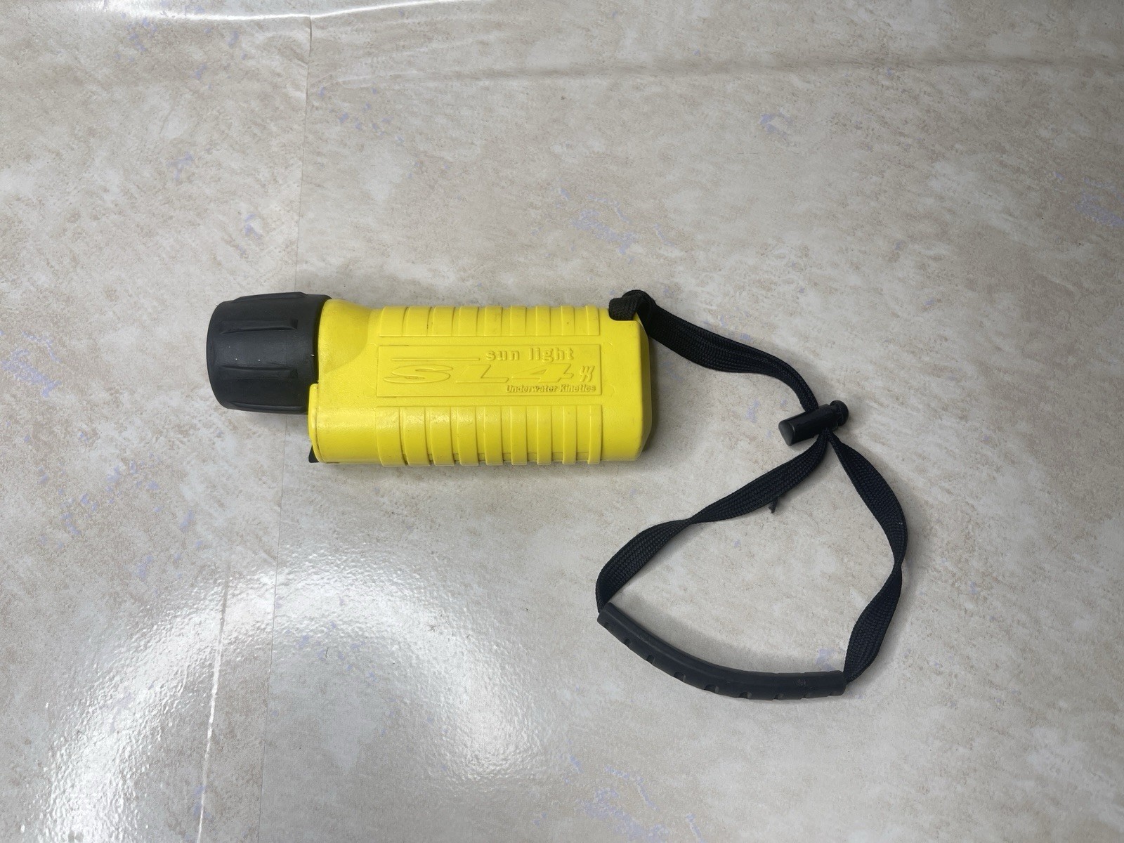 Underwater Kinetics Sun Light SL4 Underwater SCUBA Dive Light Torch Yellow