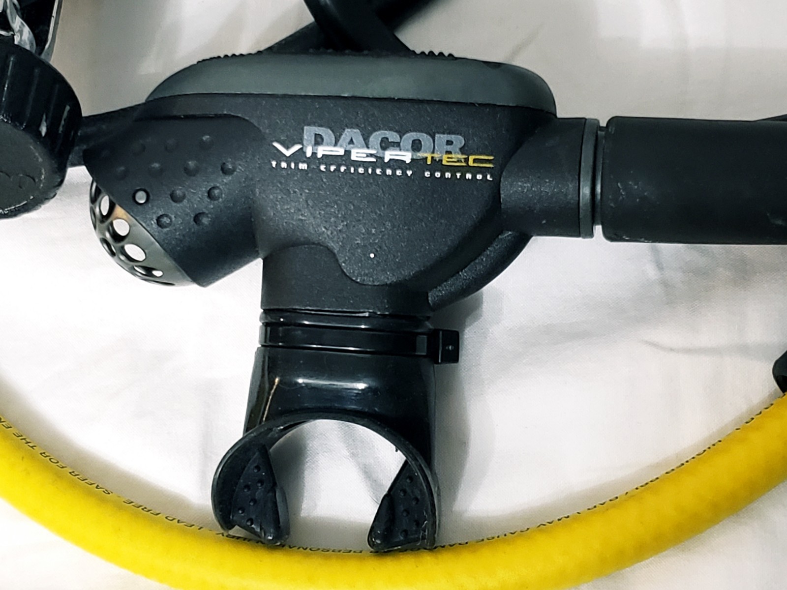 Dacor Viper Tec 1st & 2nd Stage w/ Oceanic Octopus & Genesis Dive Gauge