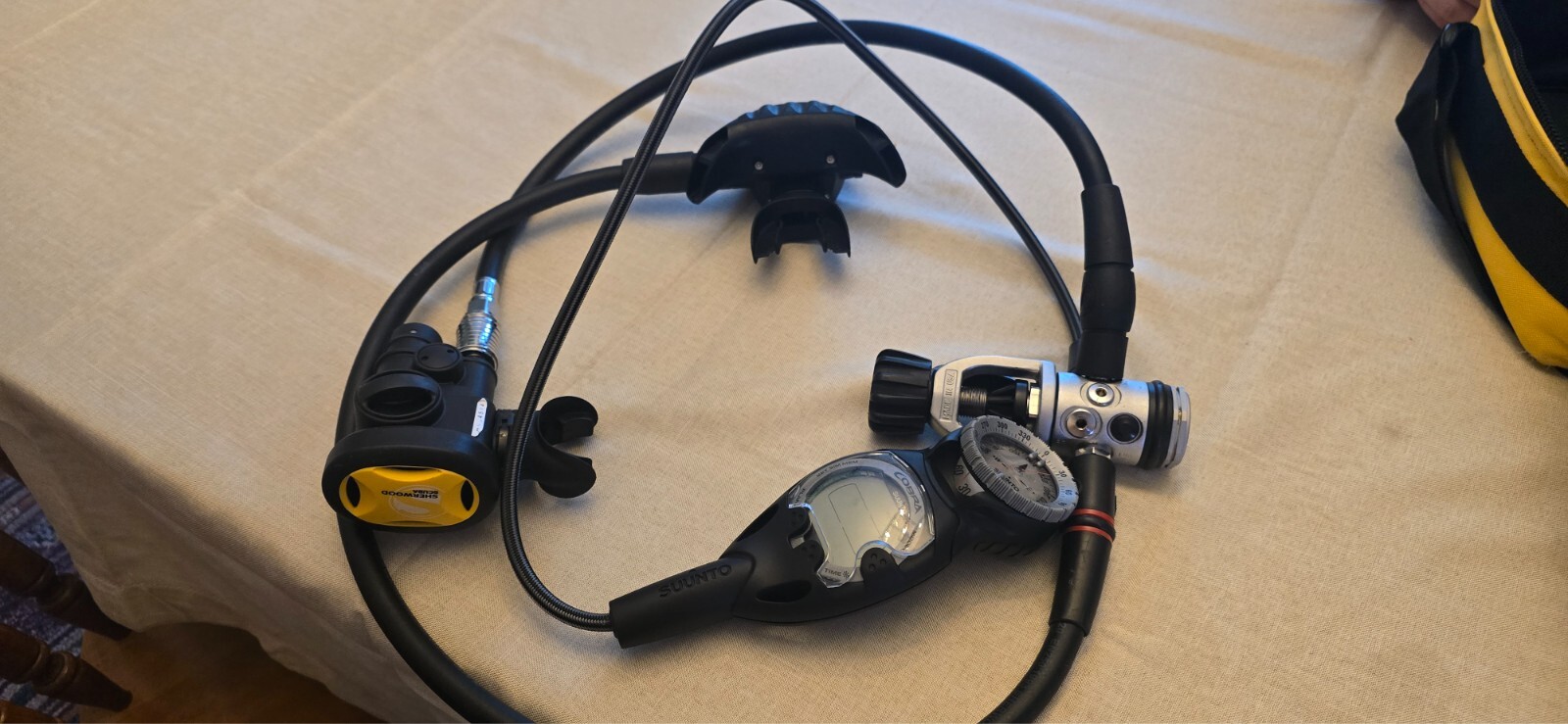 Sherwood Oasis w/ Suunto Scuba Reg