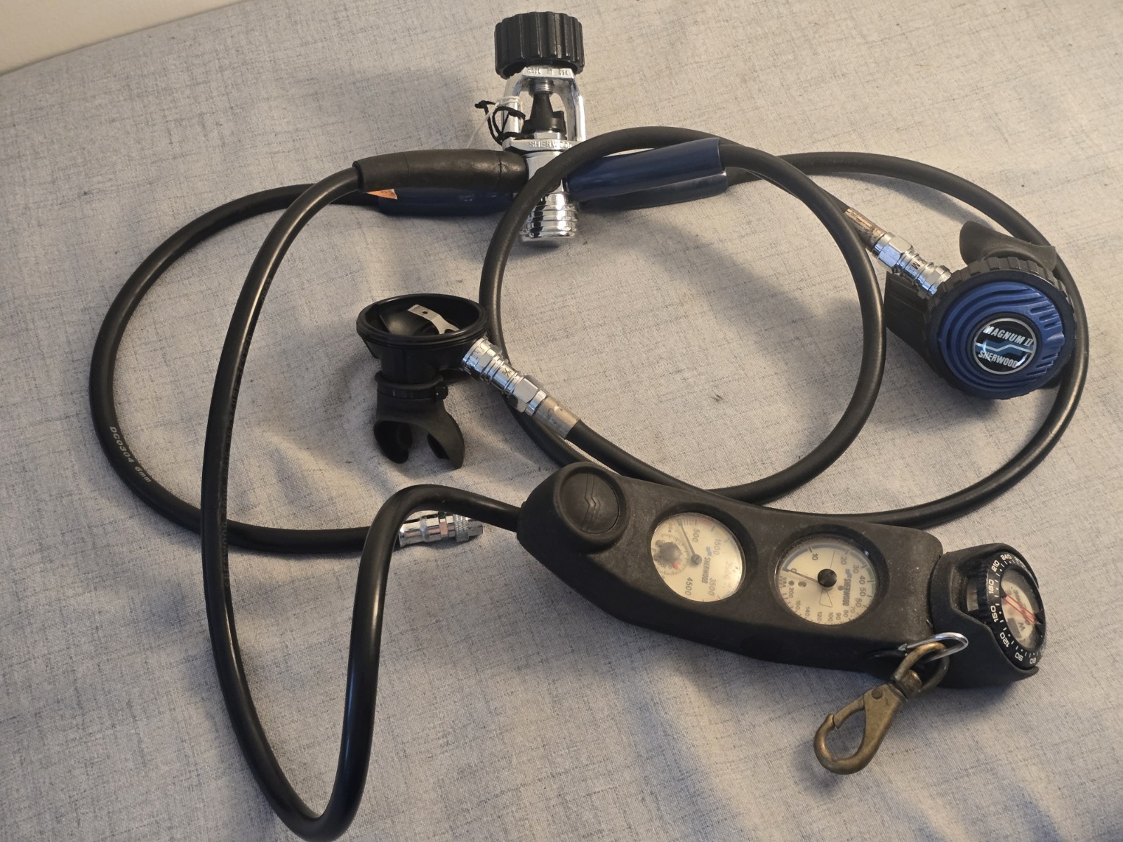 Sherwood Magnum II Scuba Regulator Set – 1st & 2nd Stage with Triple Gauge…