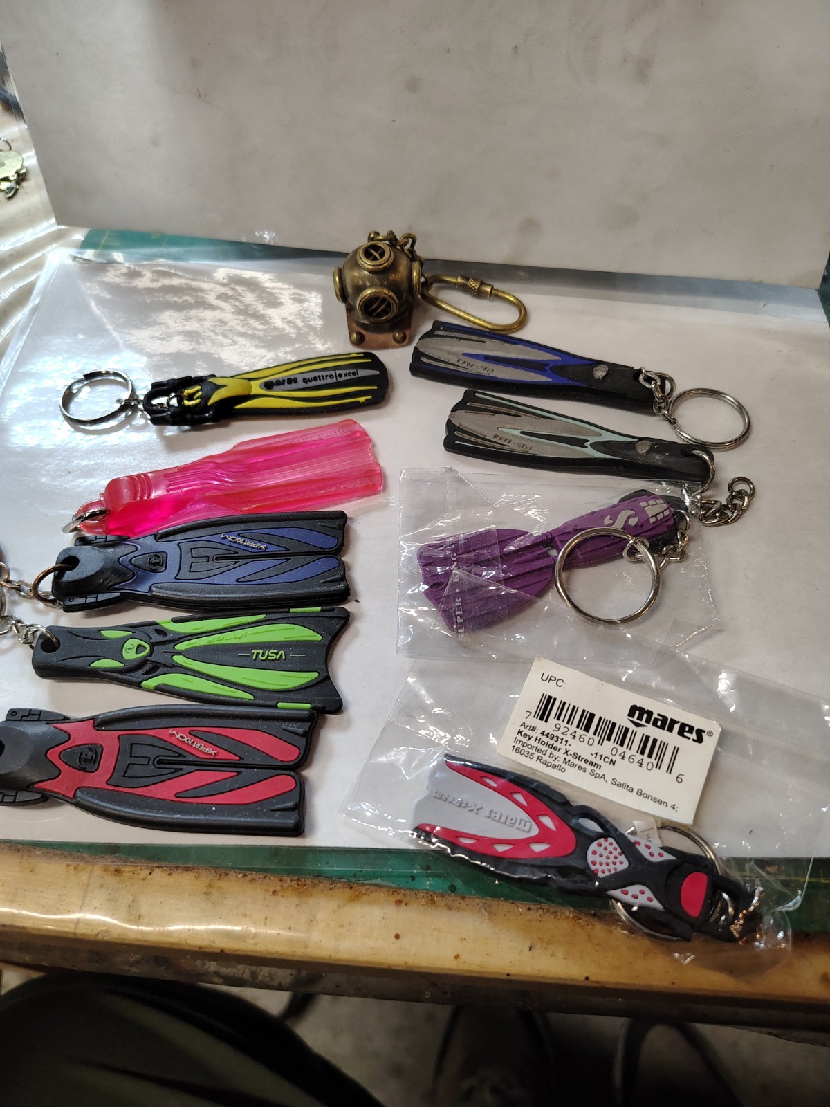 Lot of 9 Vintage Scuba Diving Keychains -& Brass Helmet – Mares TUSA Scubapro