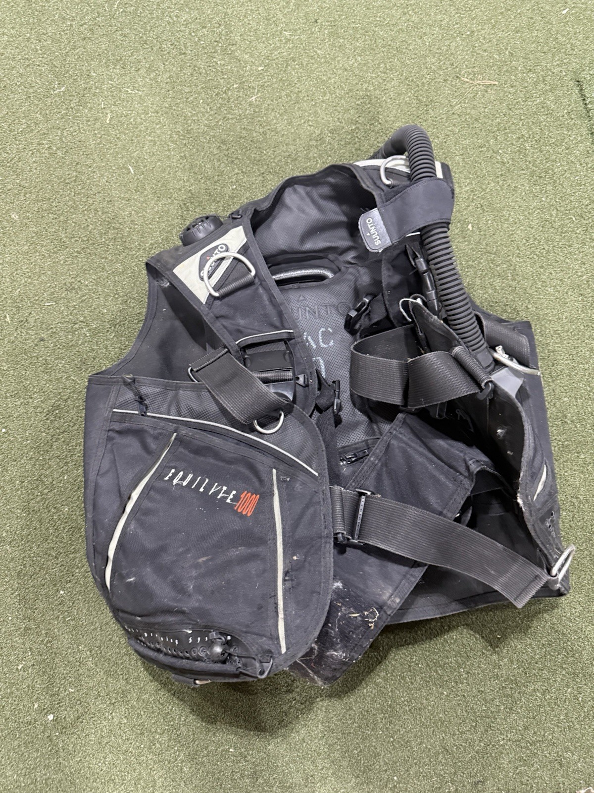 Suunto Equilite 1000 BCD Buoyancy Compensator Vest – Scuba Diving – Used