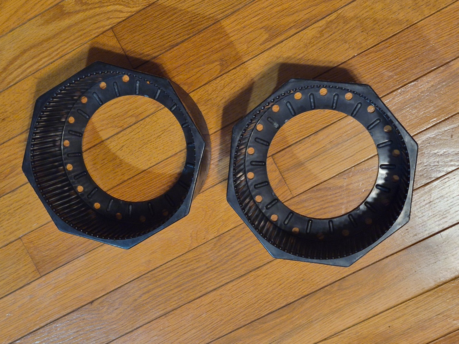 Set of 2 7.25″ Diameter, Hex Plastic, Flat Bottom Tank Boot for Aluminum 80 Tank