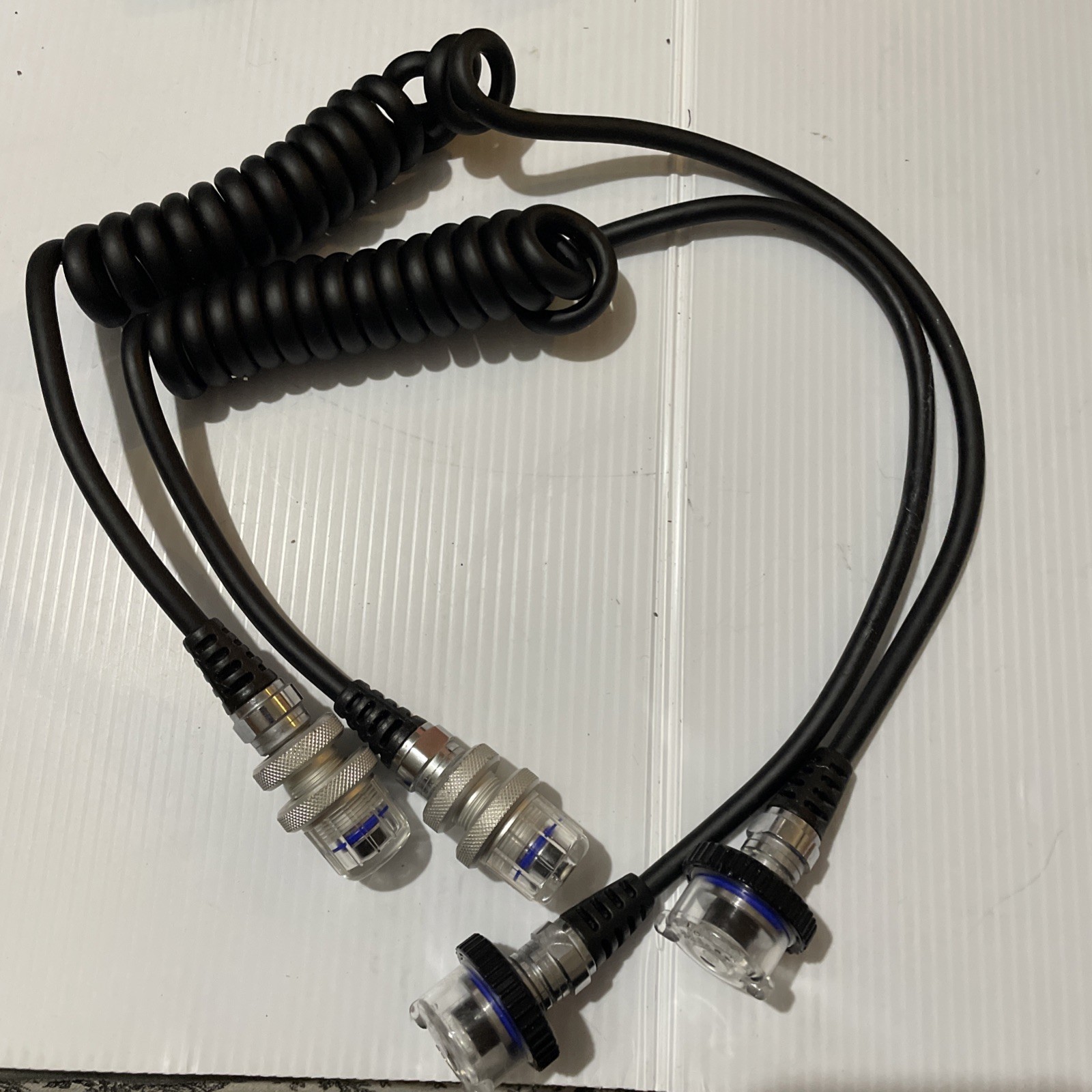Two Sea&Sea 5-PIN DUAL SYNC CORD SINGLE STROBE HEAD.