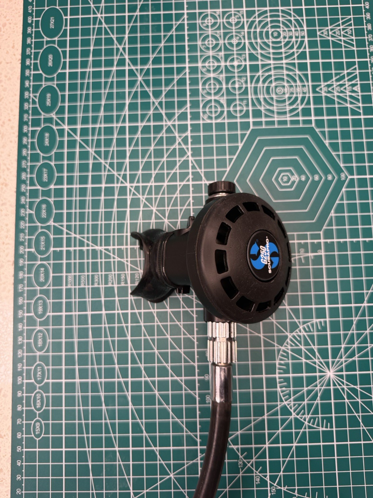 Scubapro Mk20/G250 Diving Regulator System w/Bag – Yoke- MINT CONDITION