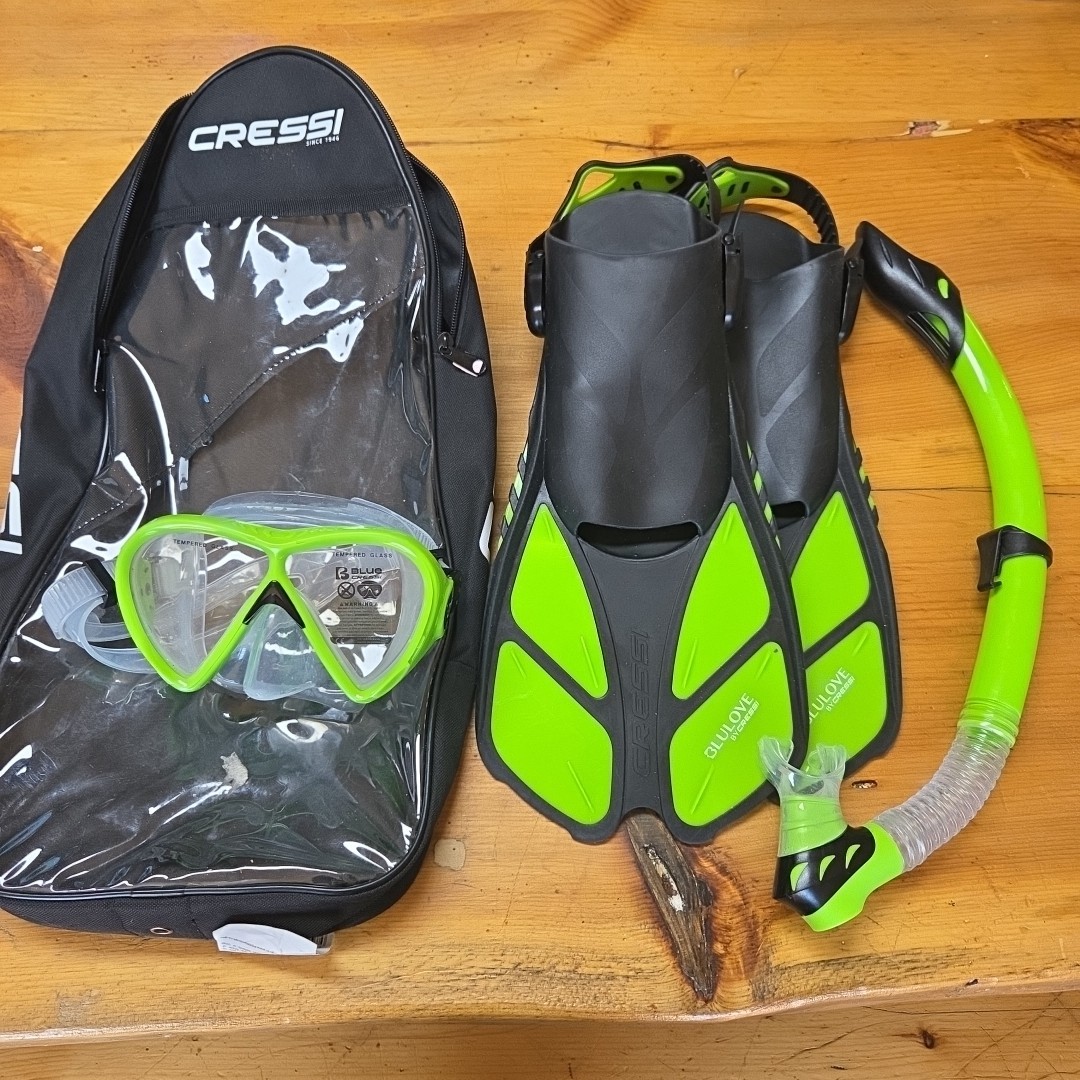 Cressi Palau LAF Scuba Diving Set Black/Green, S/M Fins, Mask Snorkel Travel Bag