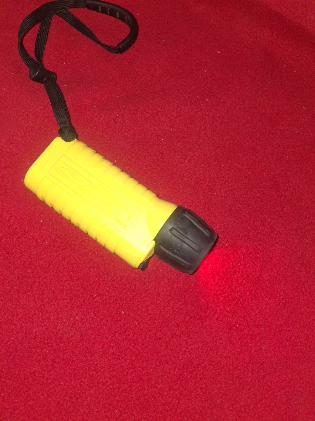 Underwater Kinetics Sun Light SL4 Diving Light Hi Vis Yellow Uses 4 C batteries