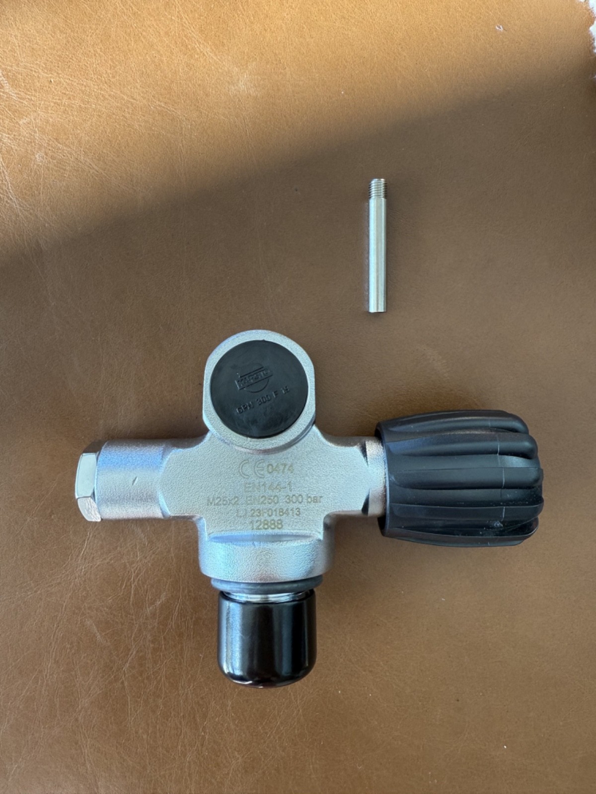 M25x2 scuba tank valve right hand