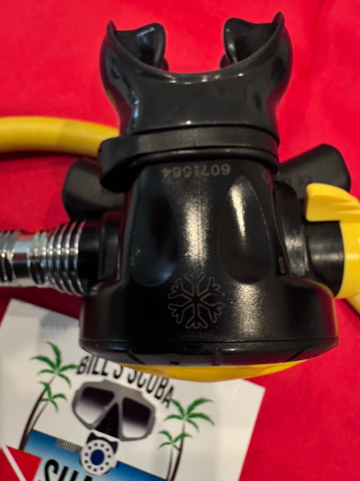 AQUALUNG LEGEND SCUBA REGULATOR OCTO SNOWFLAKE MODEL LOOKS LIKE NEVER WET !