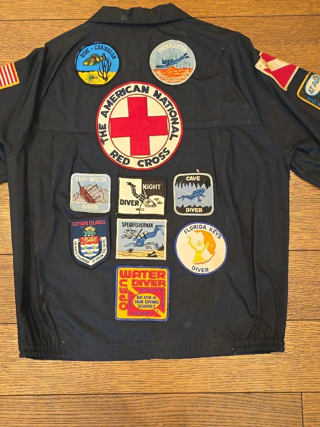 VTG Men Jacket M Scuba Cave Night Skin Diving Ship Wreck Patches Red Cross NASDS