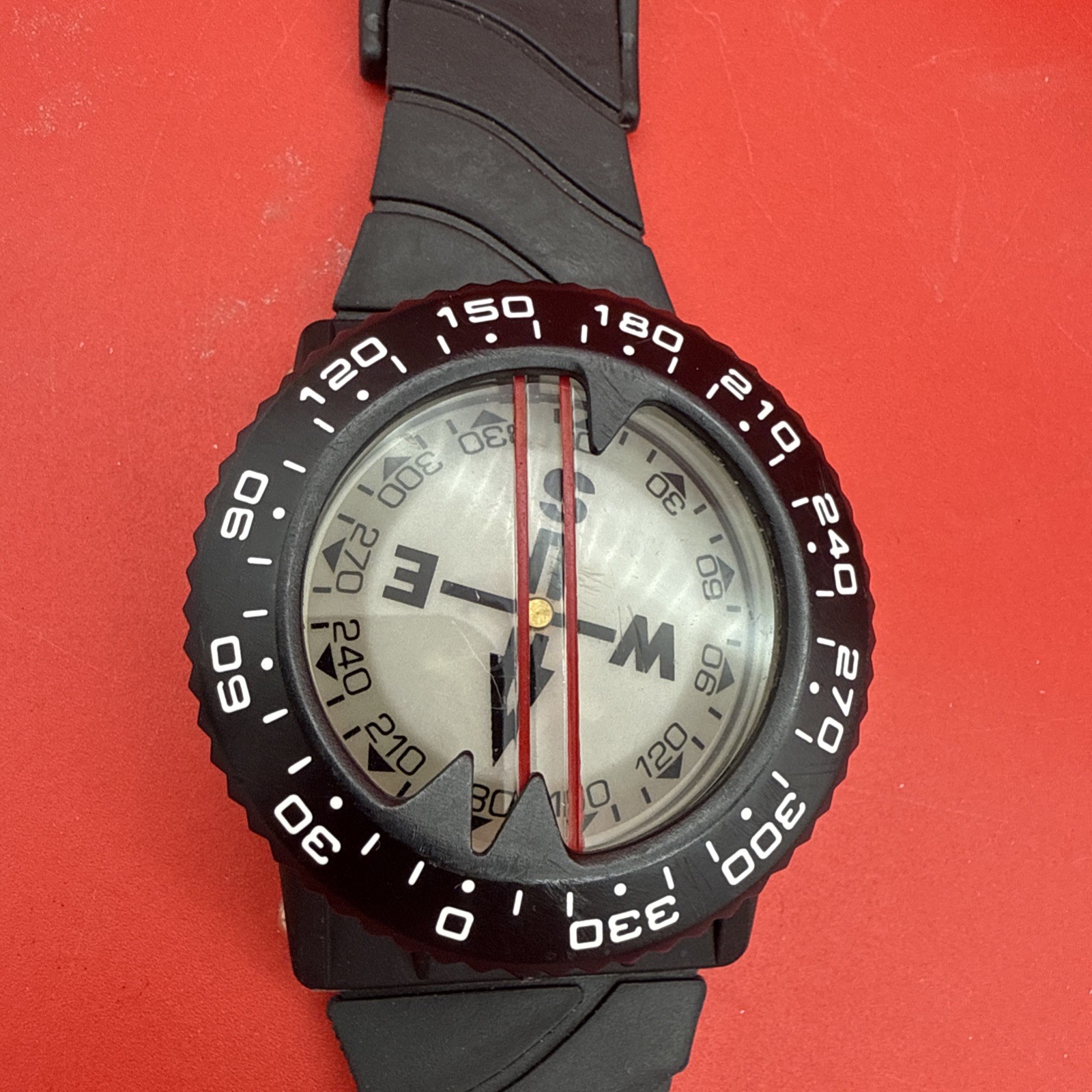 Diving Deluxe Wrist Compass – 2.3” Display, Accurate Underwater Navigation,